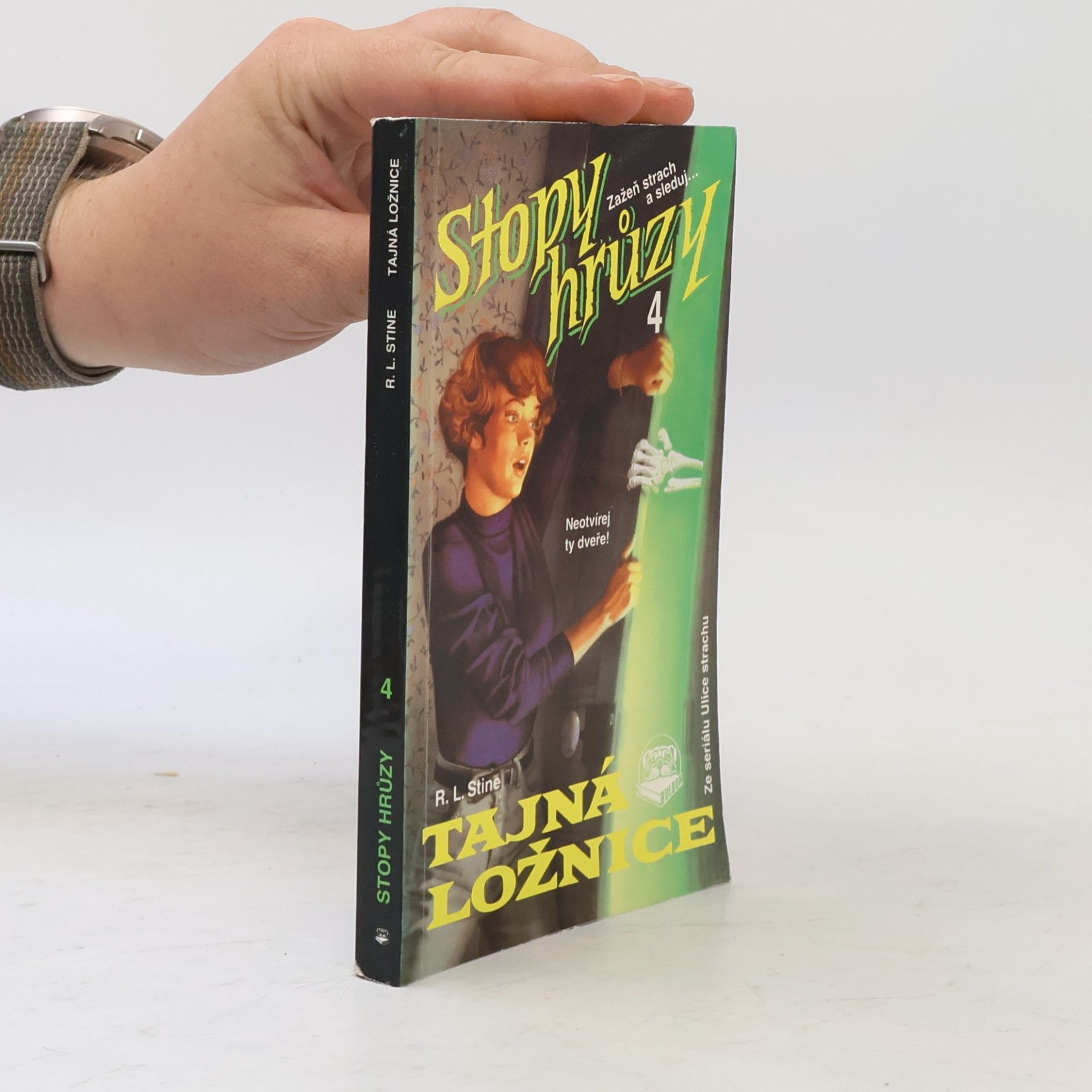 R. L. Stine Tajná ložnice. Stopy hrůzy 4.