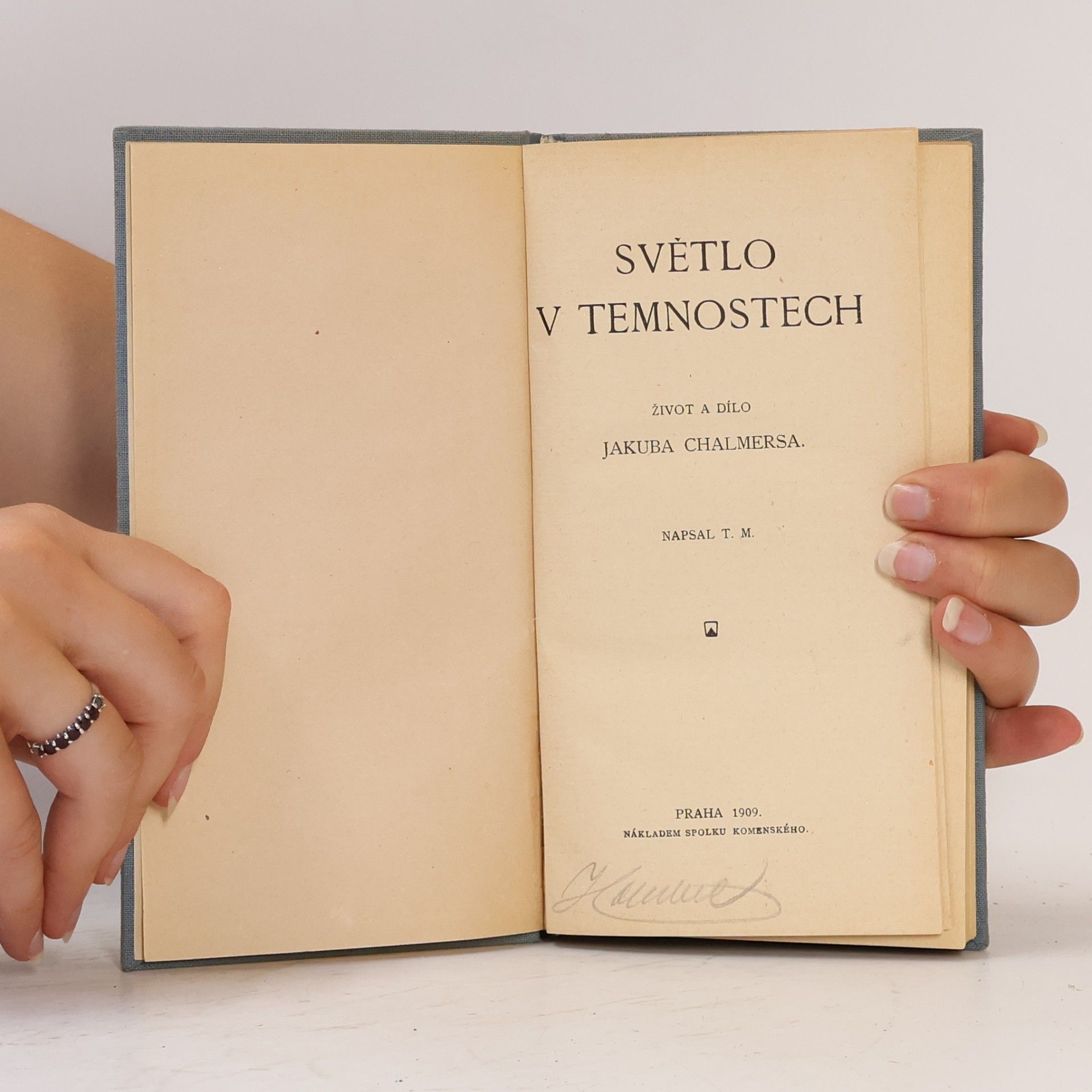James Chalmers Světlo v temnostech