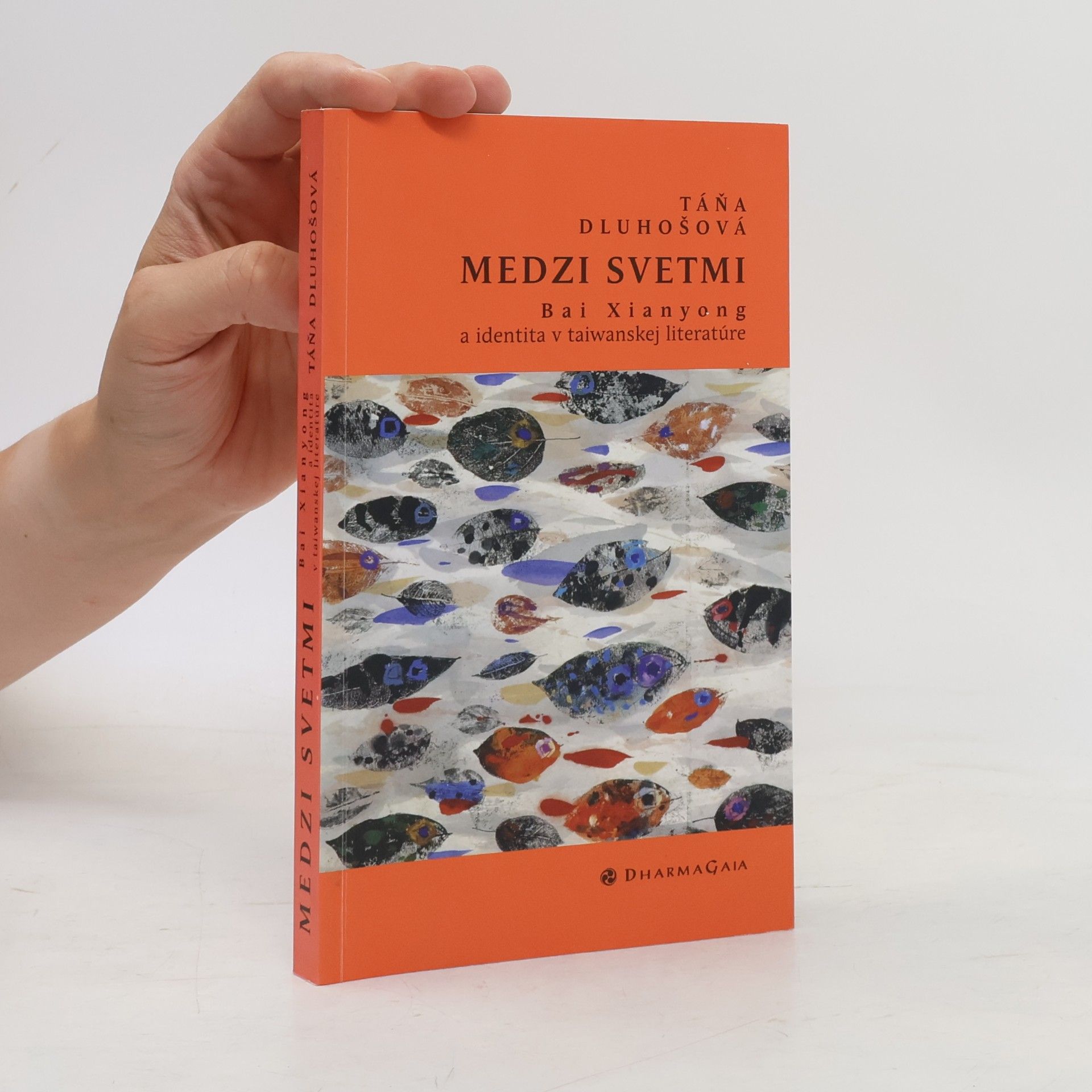 Táňa Dluhošová Medzi svetmi: Bai Xianyong a identita v taiwanskej literatúre