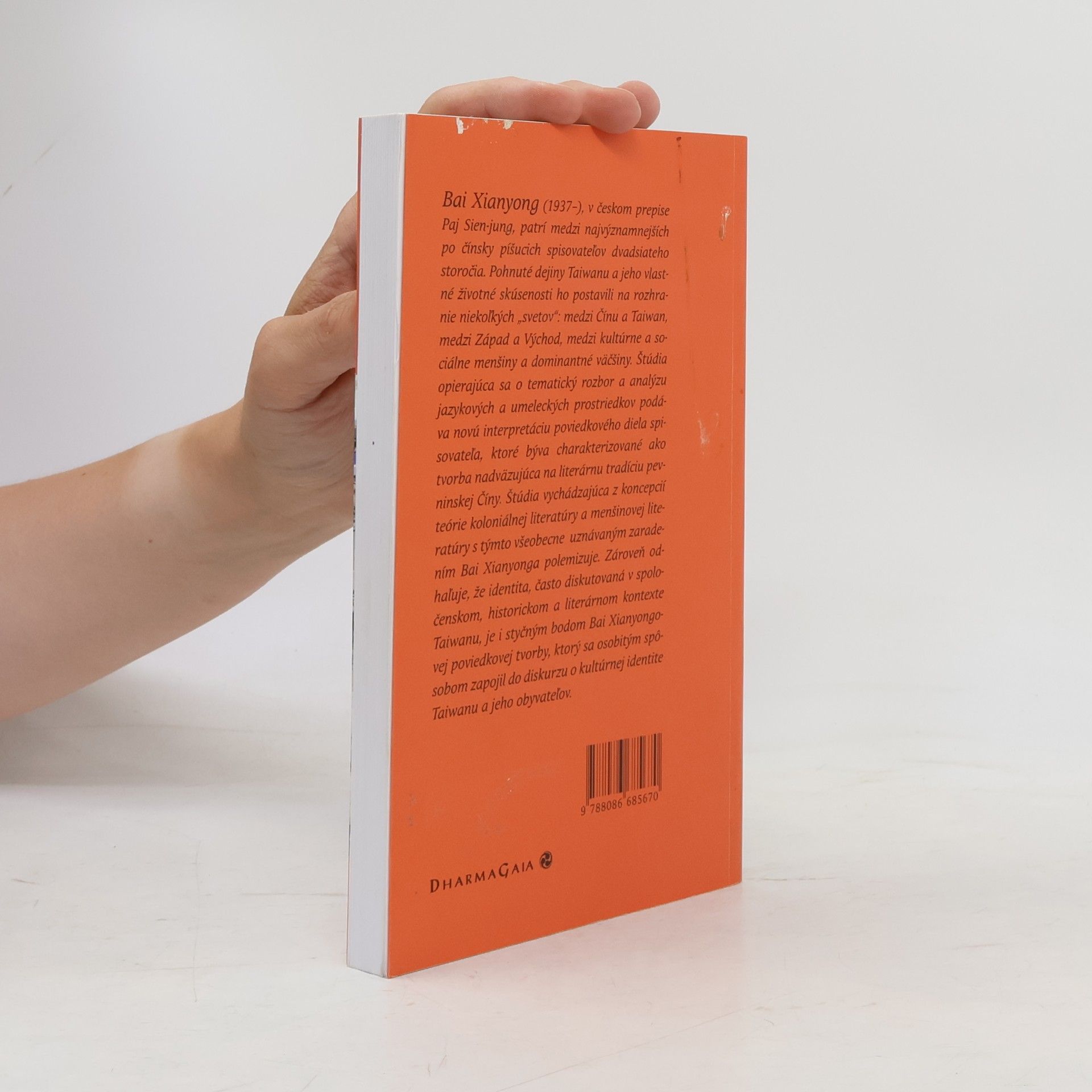 Táňa Dluhošová Medzi svetmi: Bai Xianyong a identita v taiwanskej literatúre