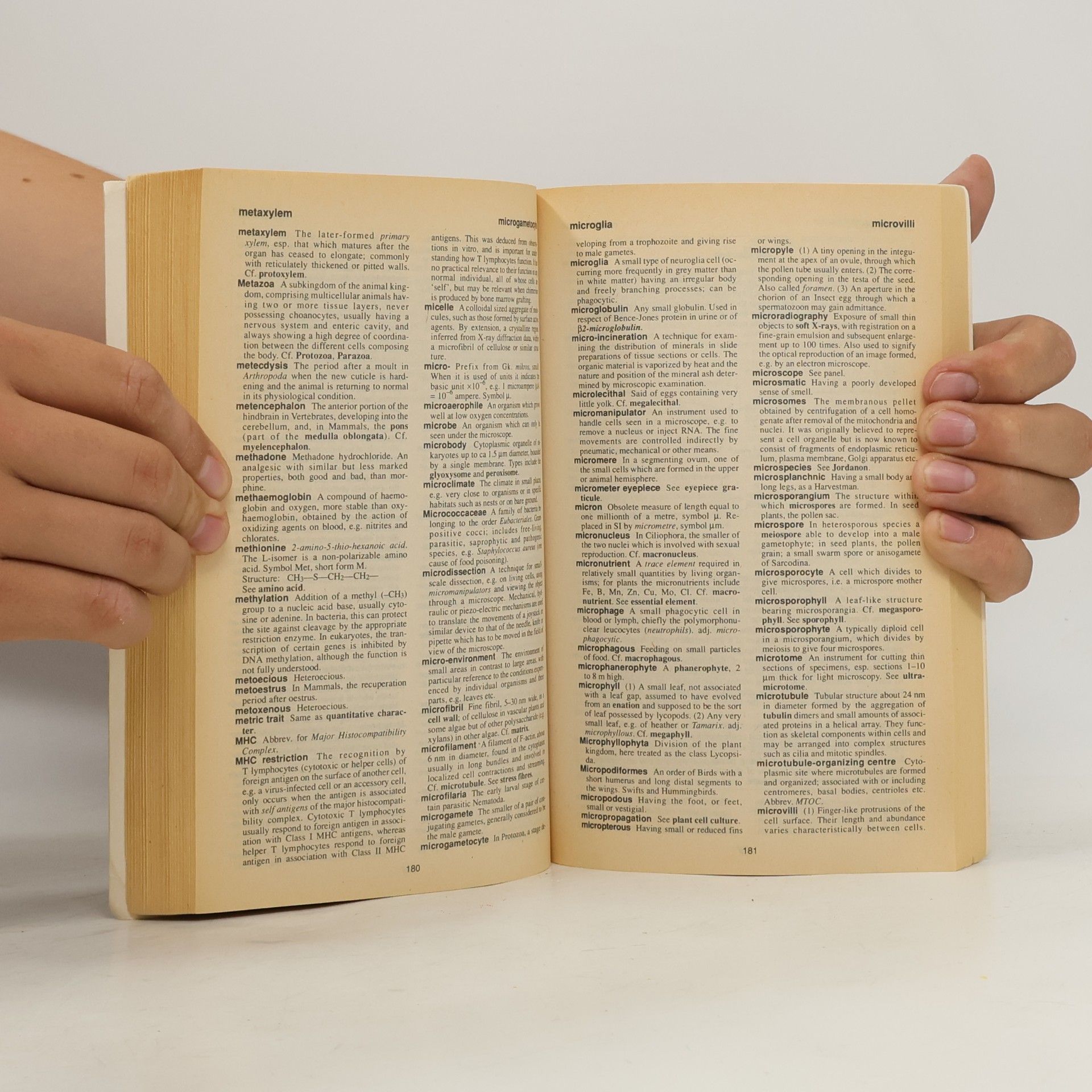 Peter Walker The Wordsworth Dictionary of Biology