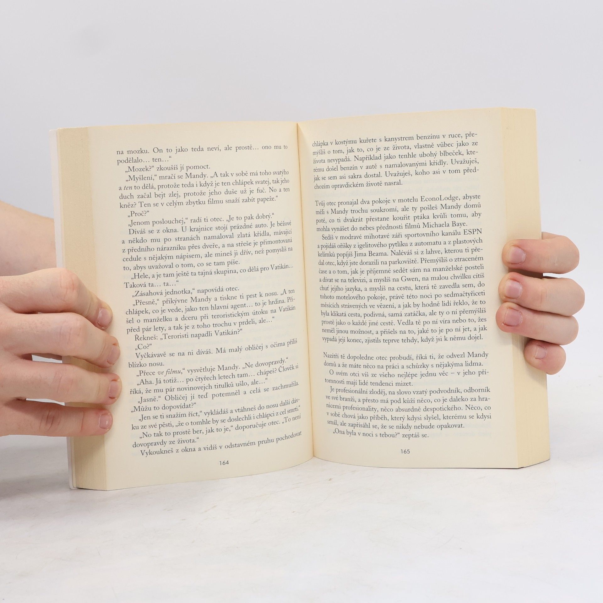 Autorenkollektiv Po půlnoci: Sedmnáct napínavých povídek mistrů detektivního žánru