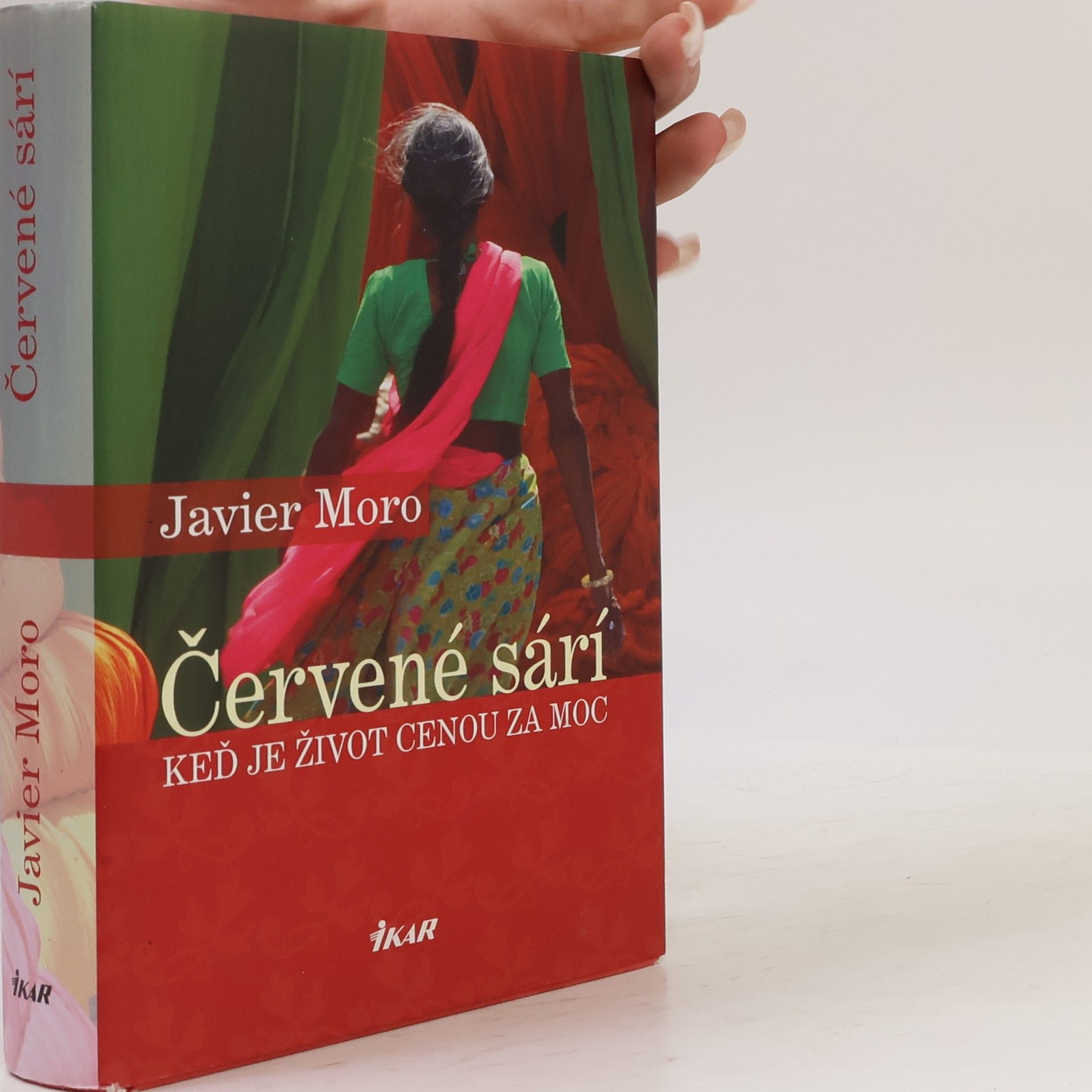 Javier Moro Červené sárí