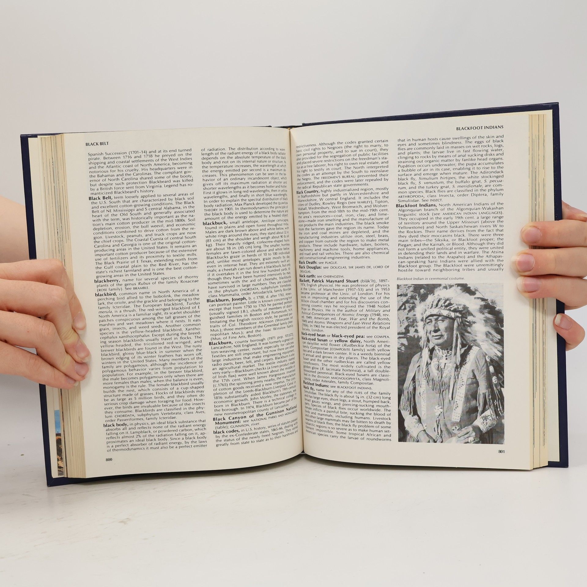 Various authors The New Illustrated Columbia Encyclopedia 3