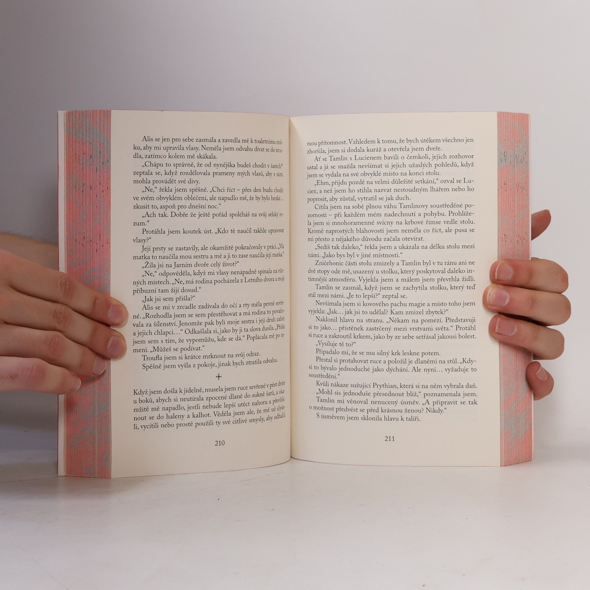 Sarah J. Maas Dvůr trnů a růží