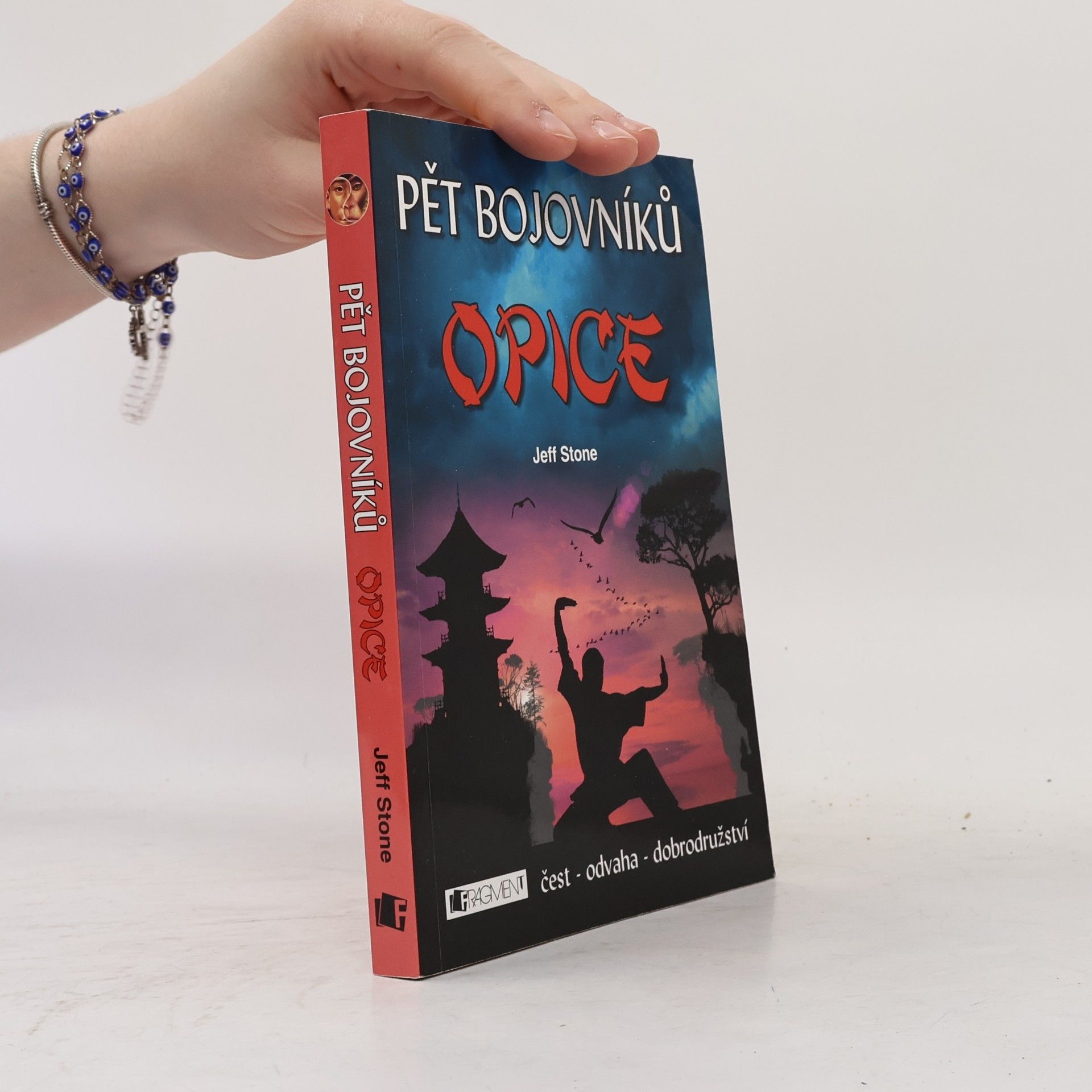 Jeff Stone Pět bojovníků. Opice