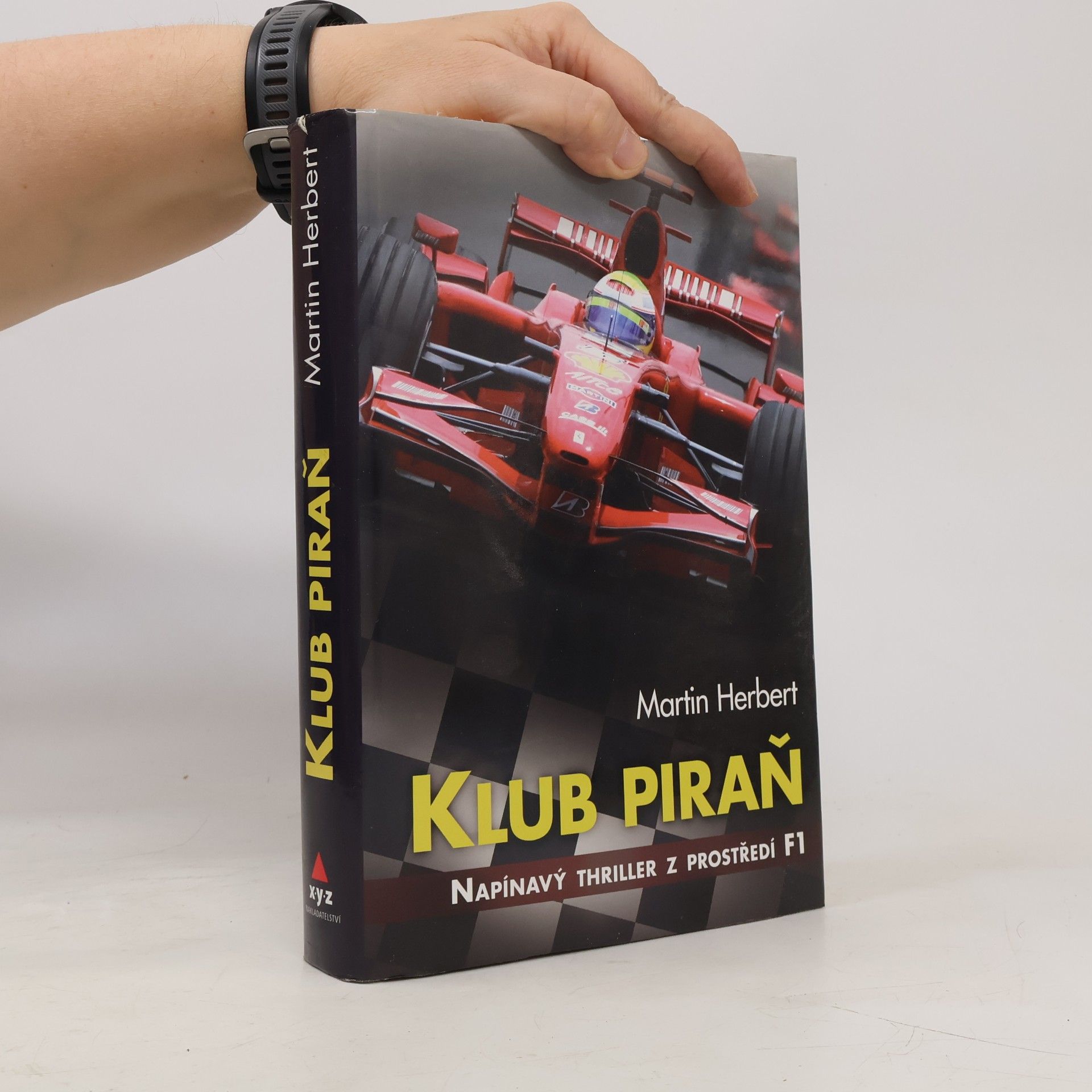 Martin Herbert Klub piraň. Napínavý thriller z prostředí F1