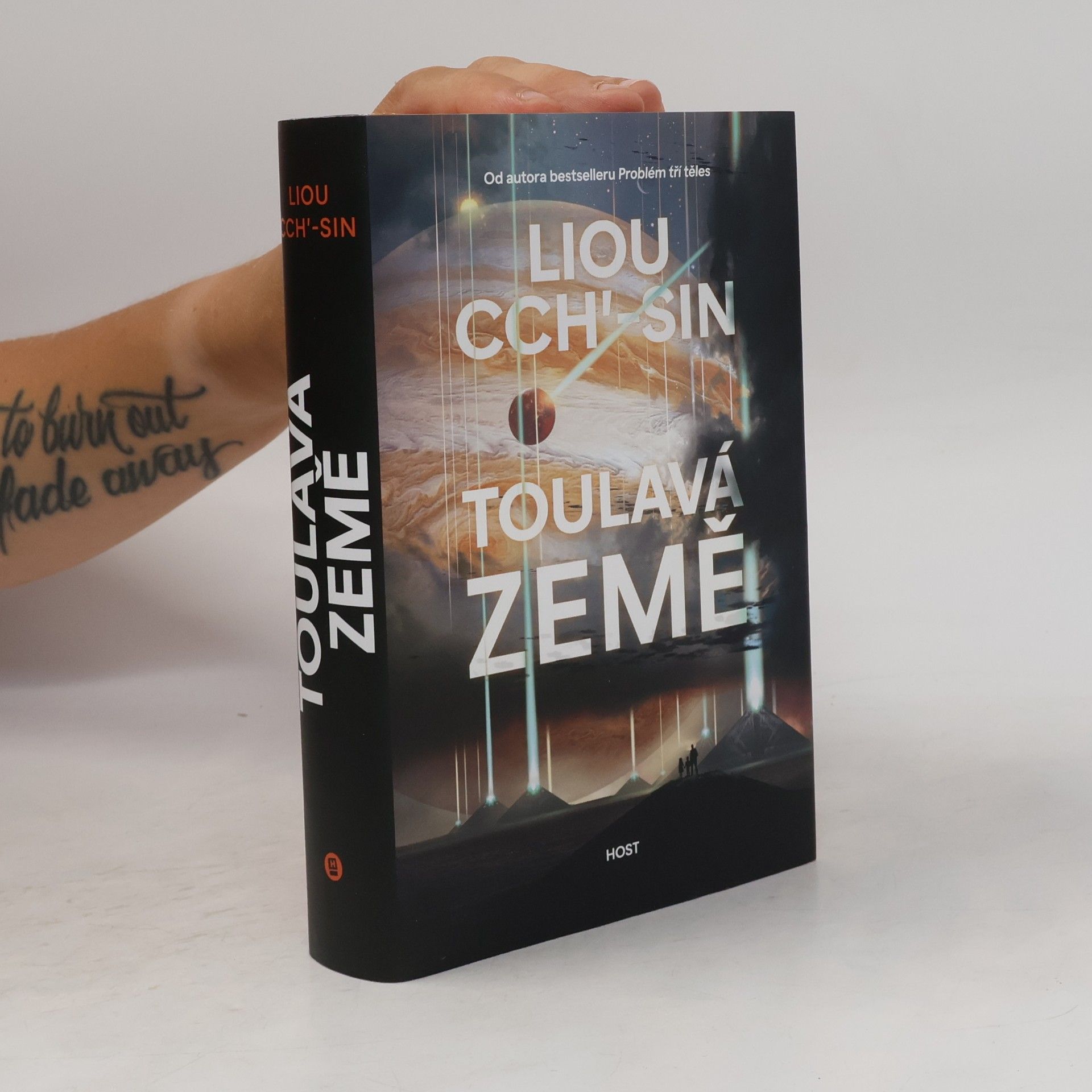 Cixin Liu Toulavá Země