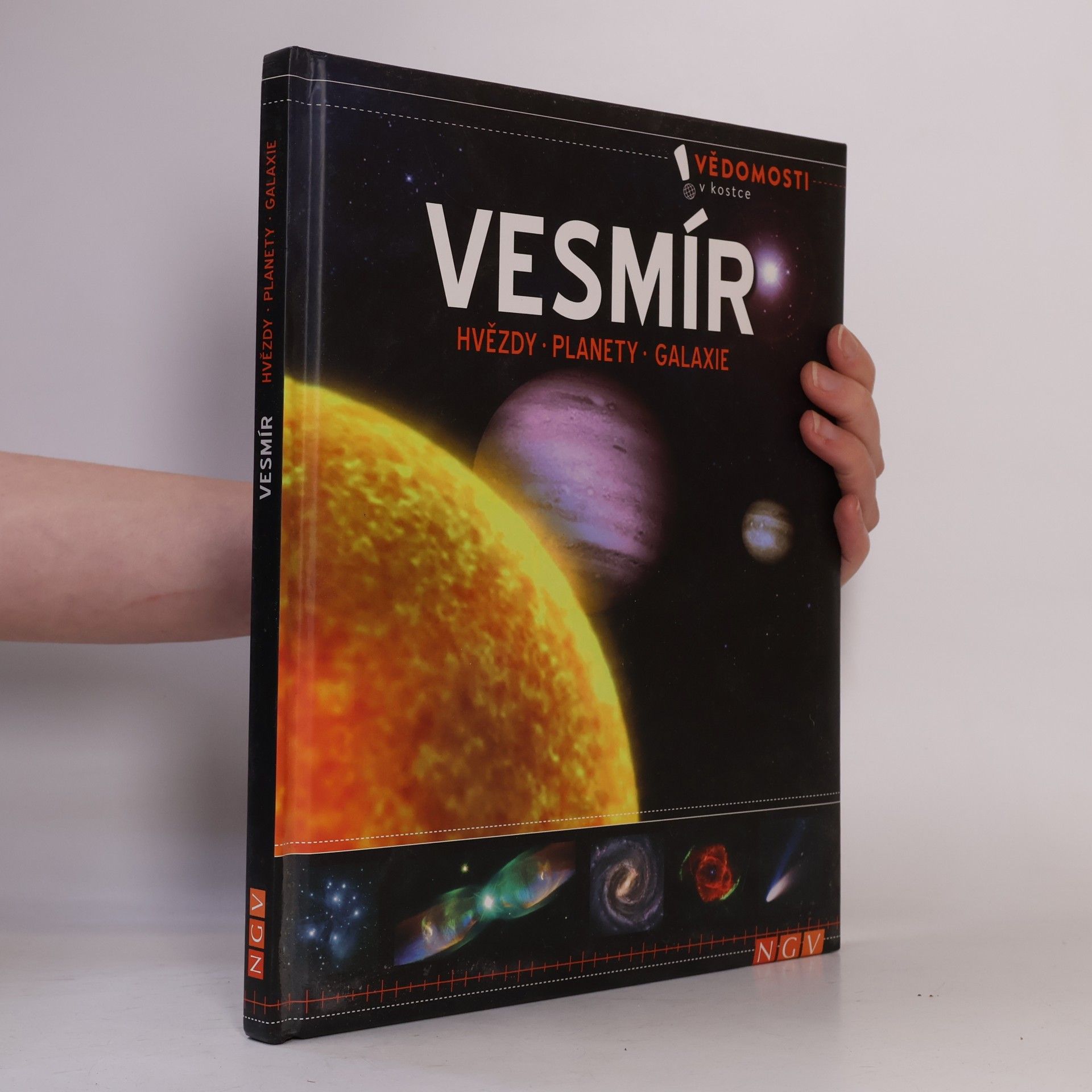 Collectif d'auteurs Vesmír