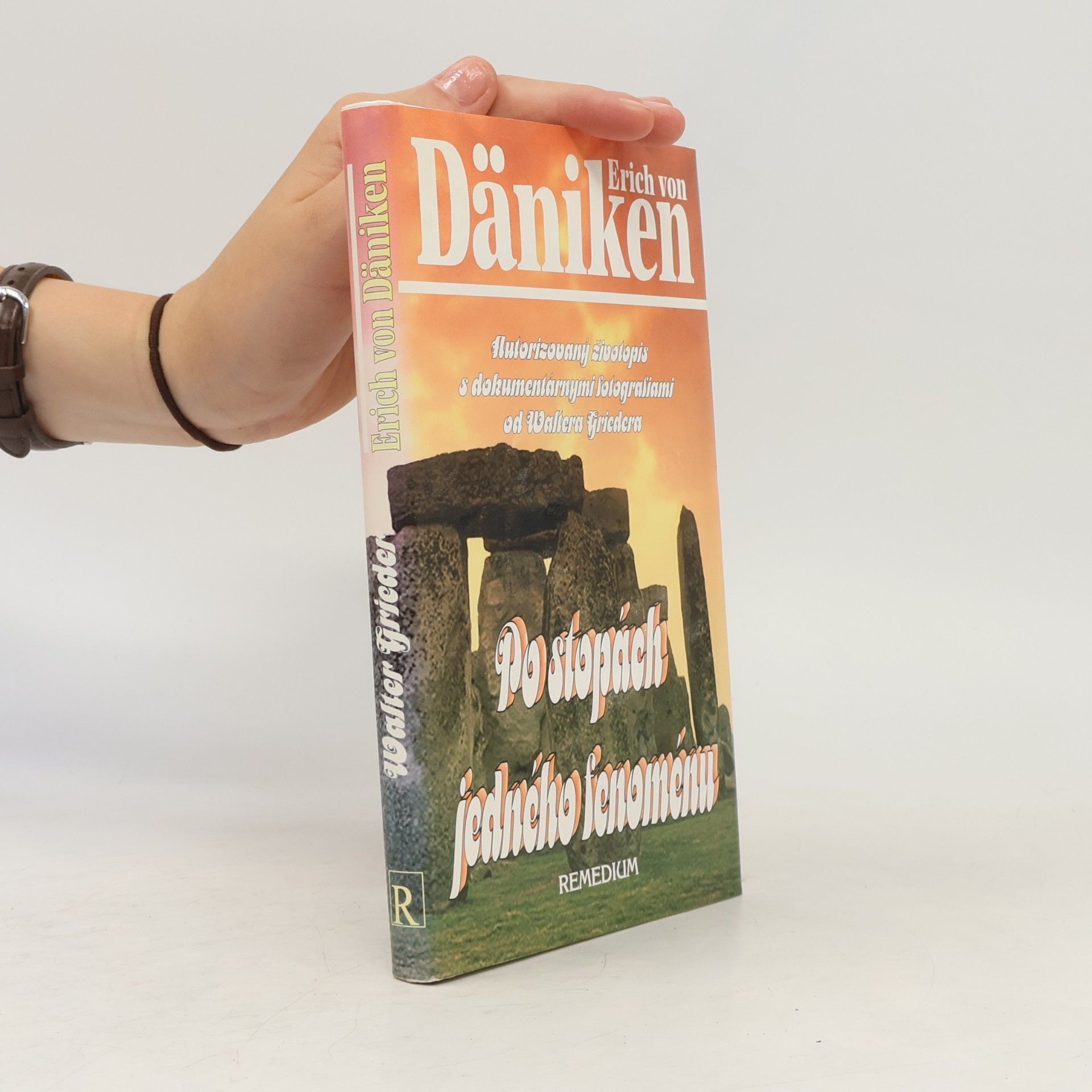 Erich von Däniken Po stopách jedného fenoménu
