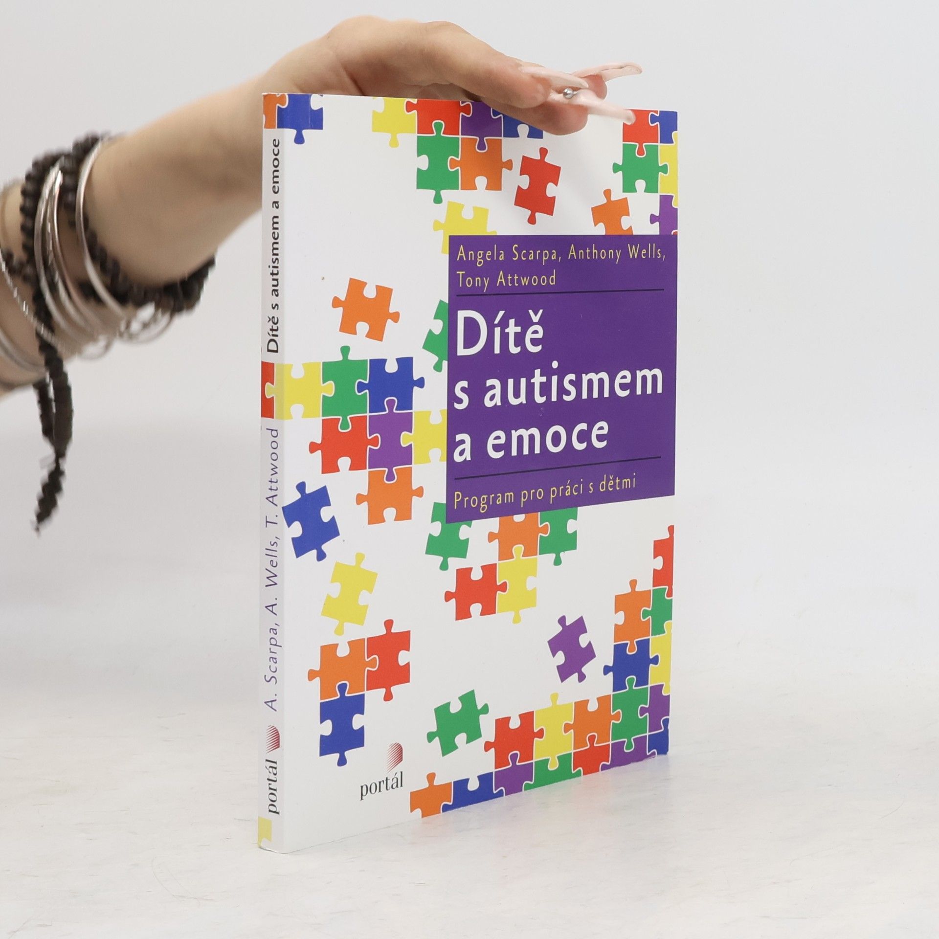 Anthony Wells Dítě s autismem a emoce : program pro práci s dětmi