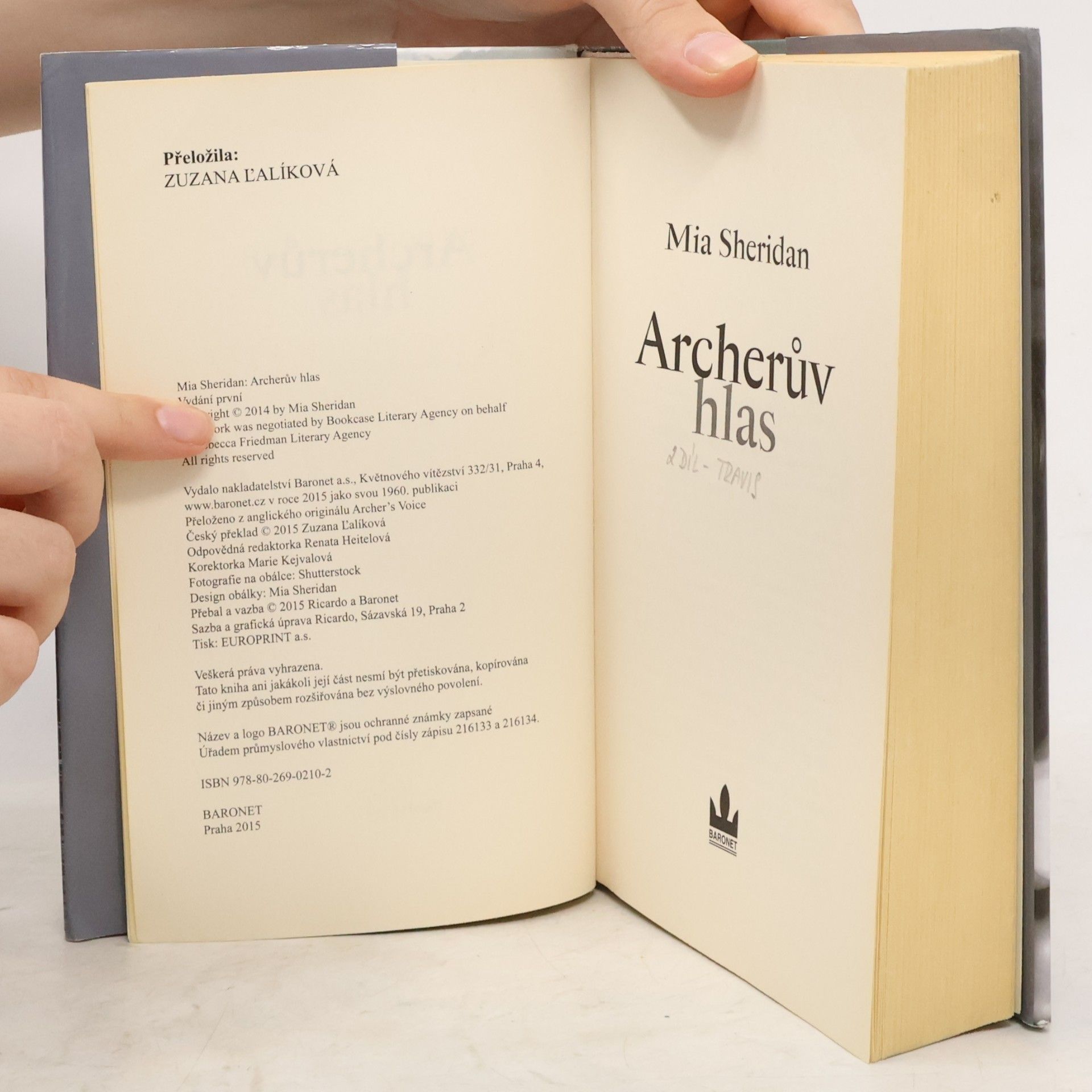 Mia Sheridan Archerův hlas