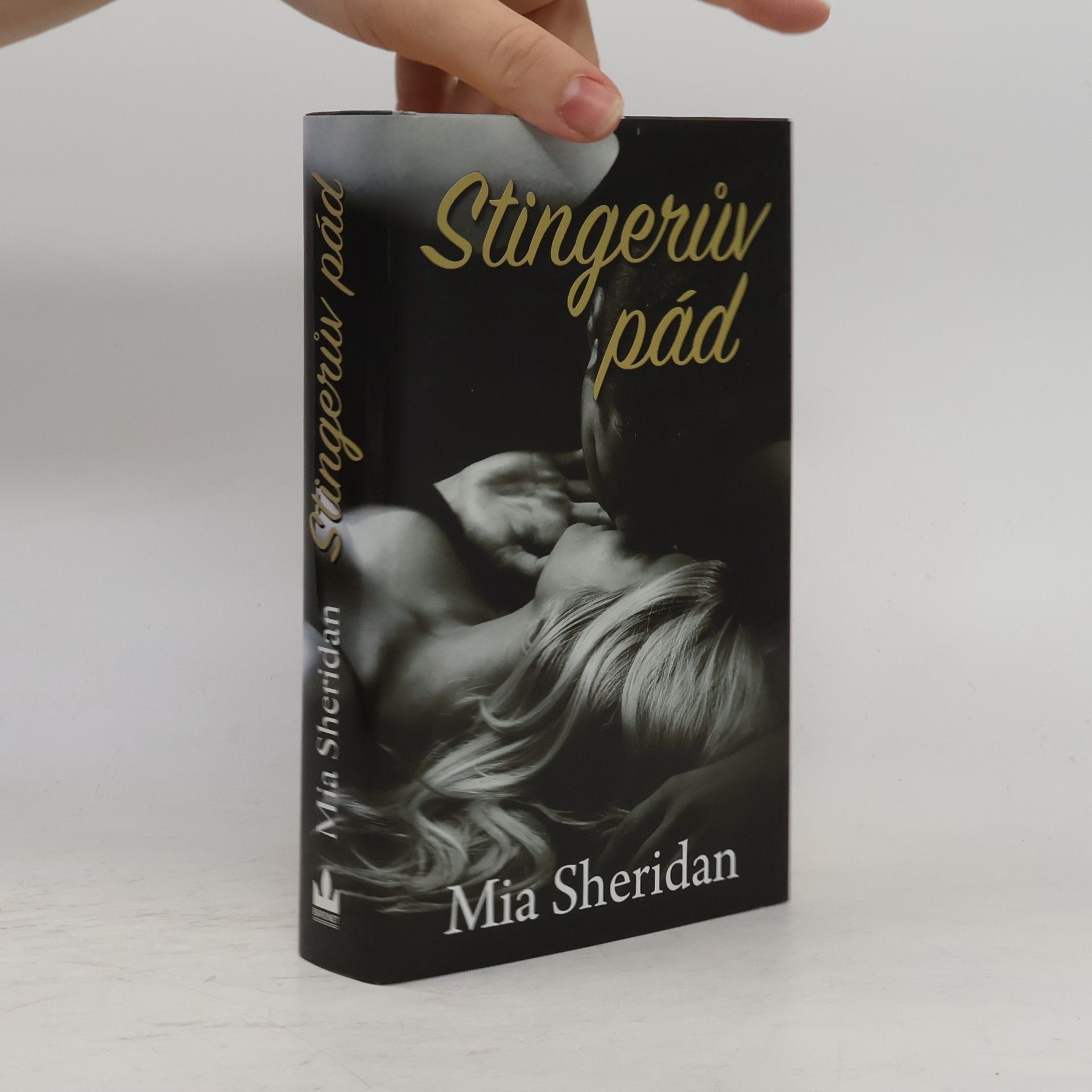 Mia Sheridan Stingerův pád