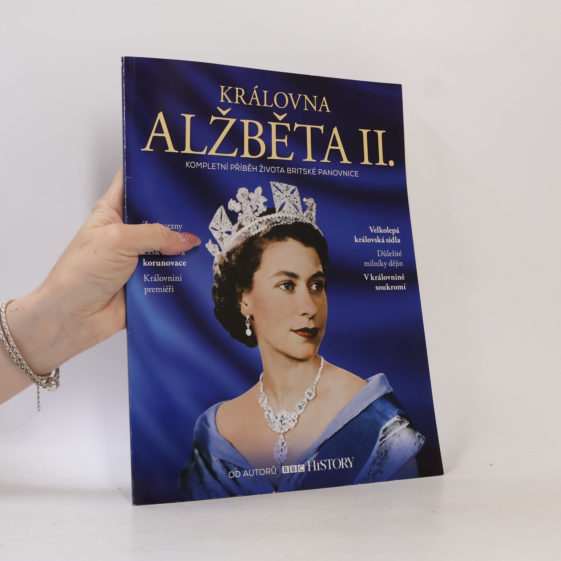 Autorenkollektiv Královna Alžběta II.: Kompletní příběh života britské panovnice