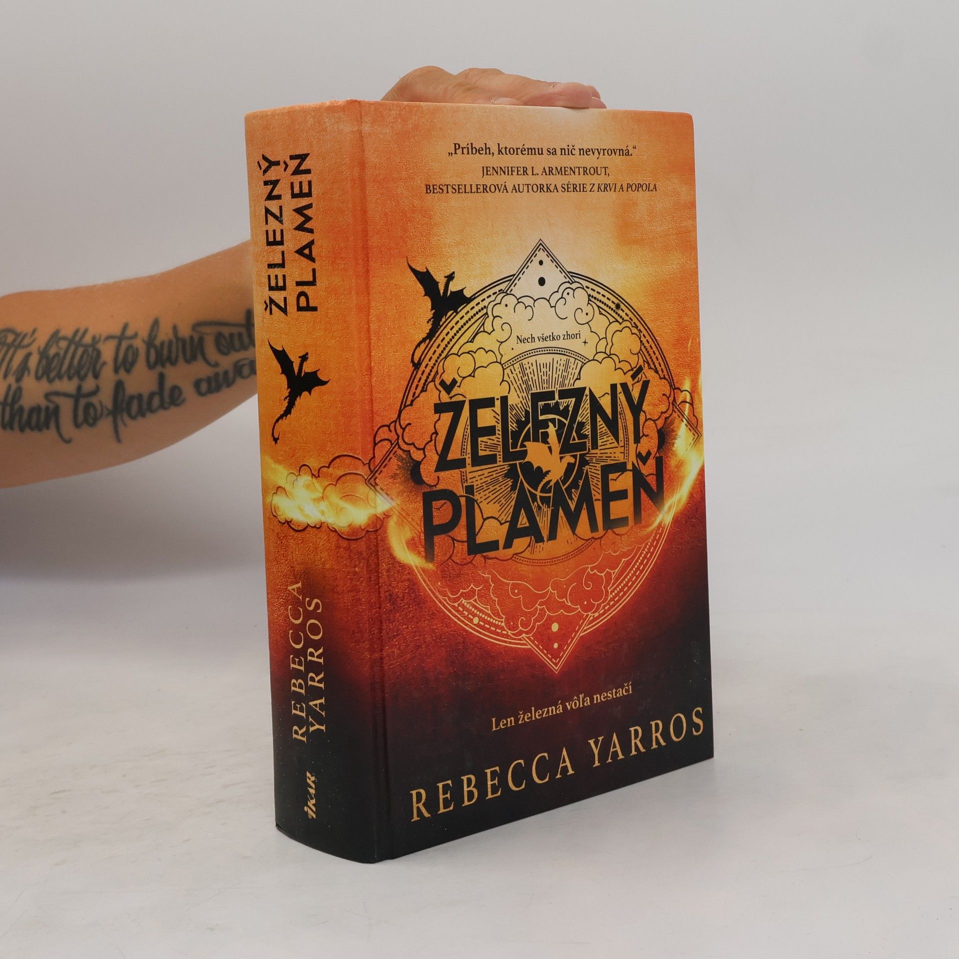 Rebecca Yarros Železný plameň