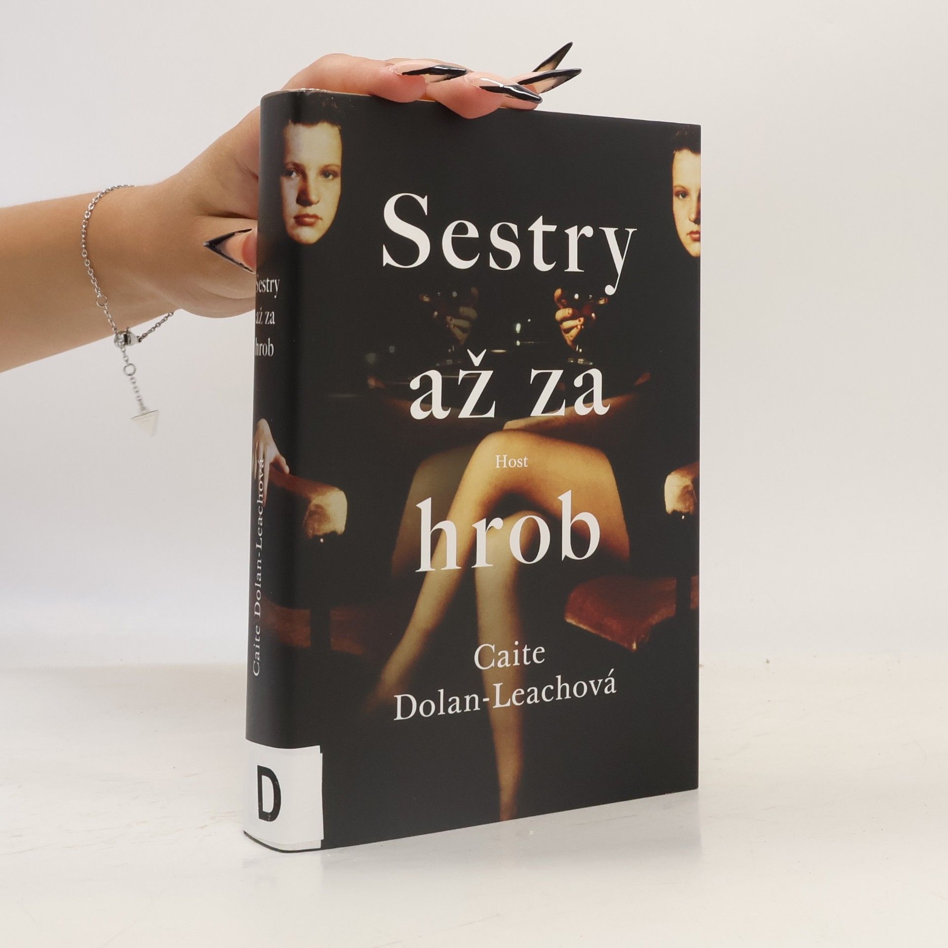 Caite Dolan-Leach Sestry až za hrob