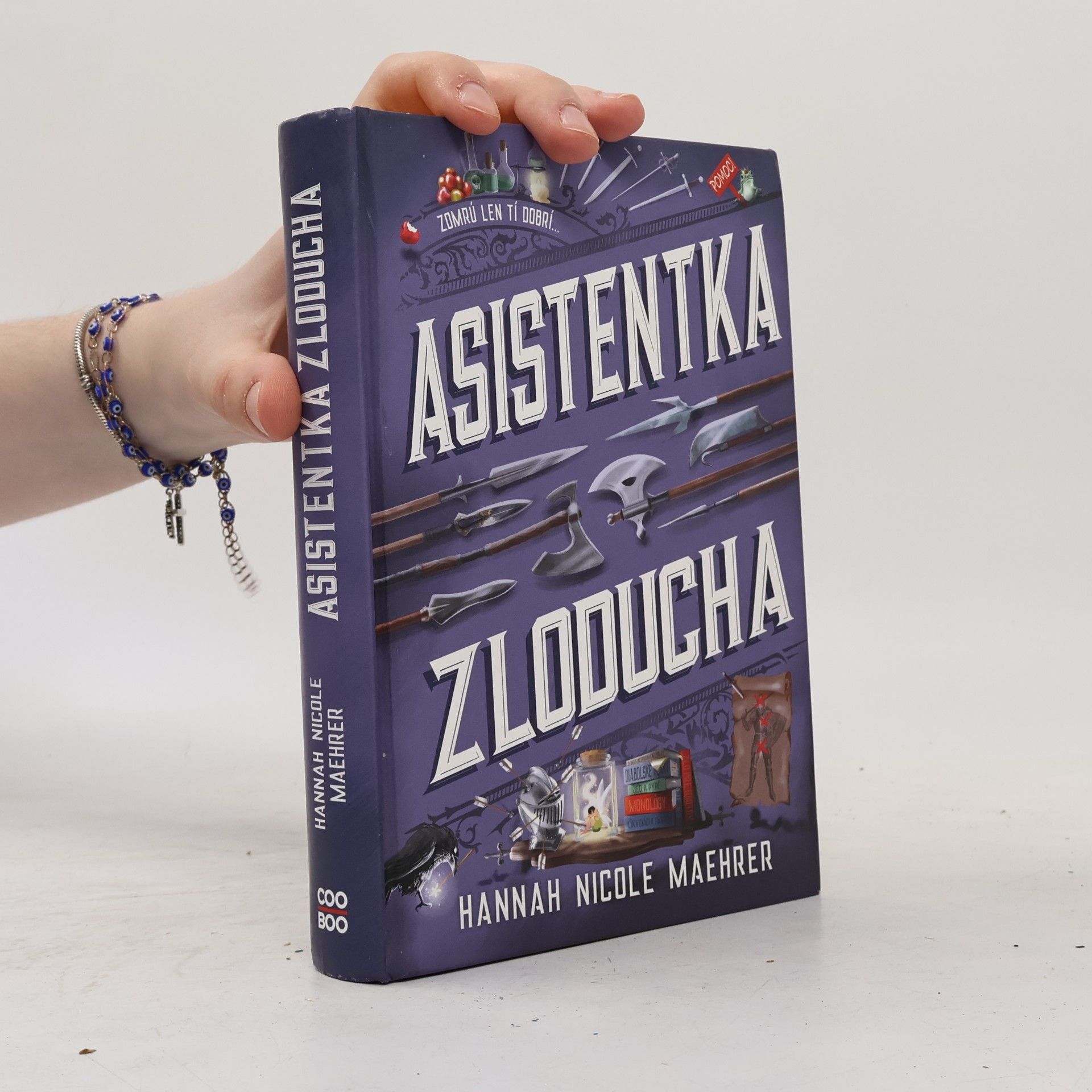 Hannah Nicole Maehrer Asistentka Zloducha