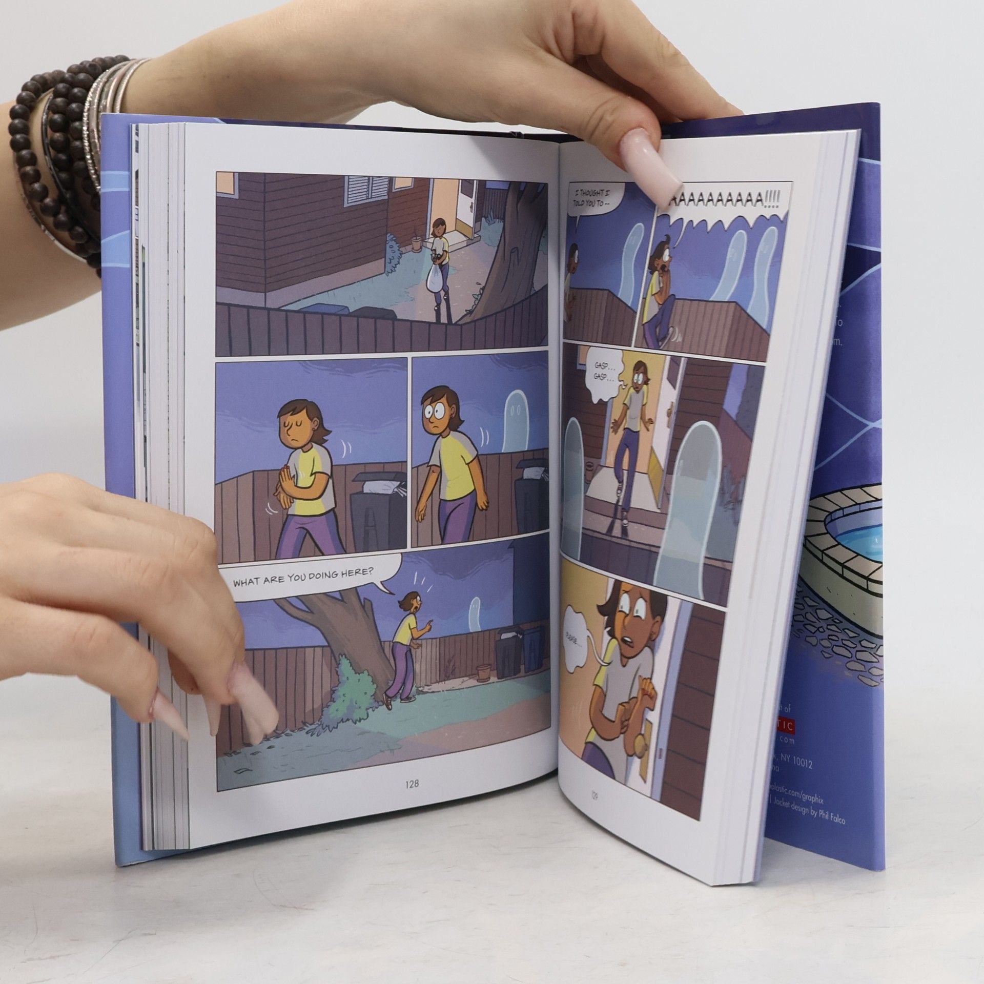 Raina Telgemeier Ghosts: A Graphic Novel