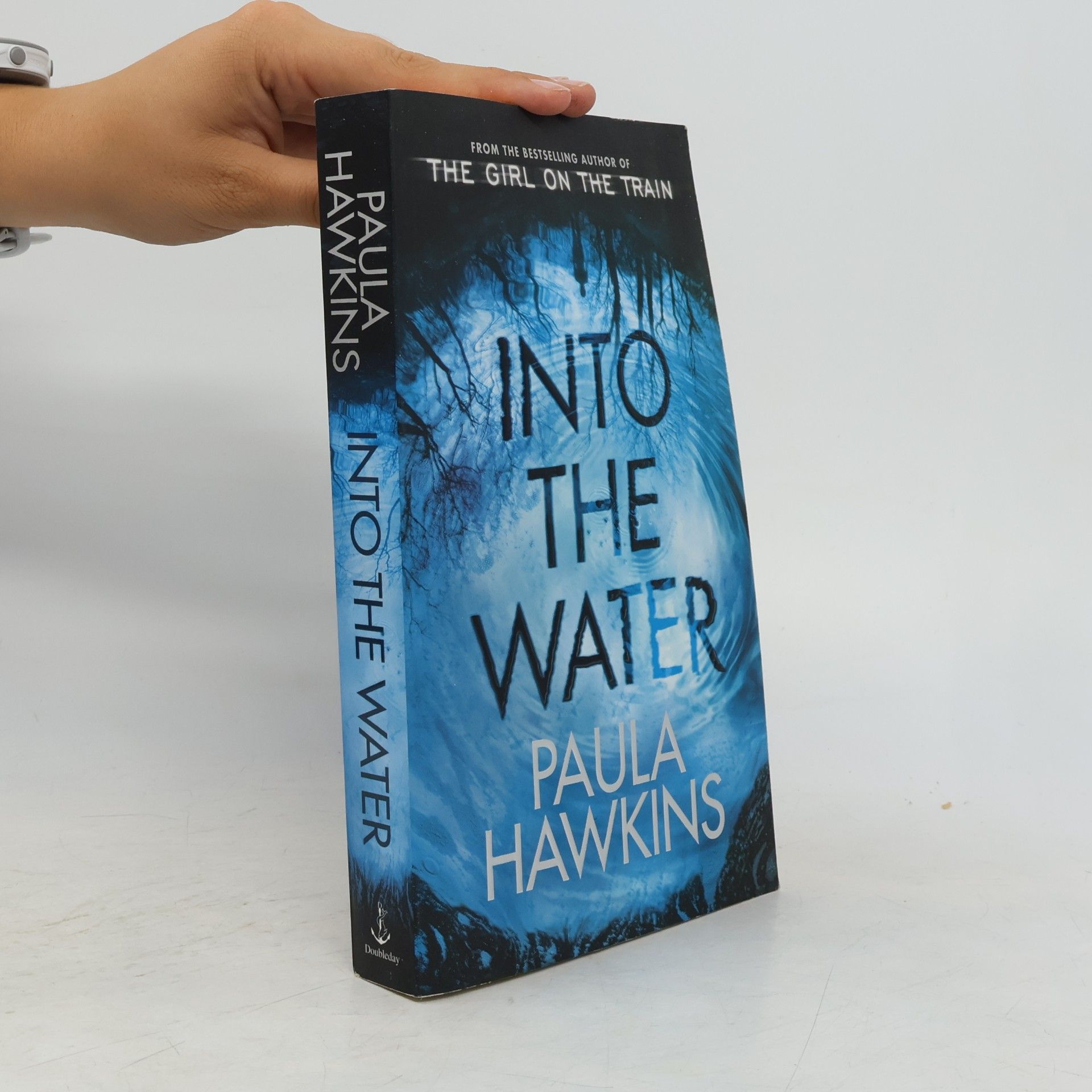 Paula Hawkins Into the Water