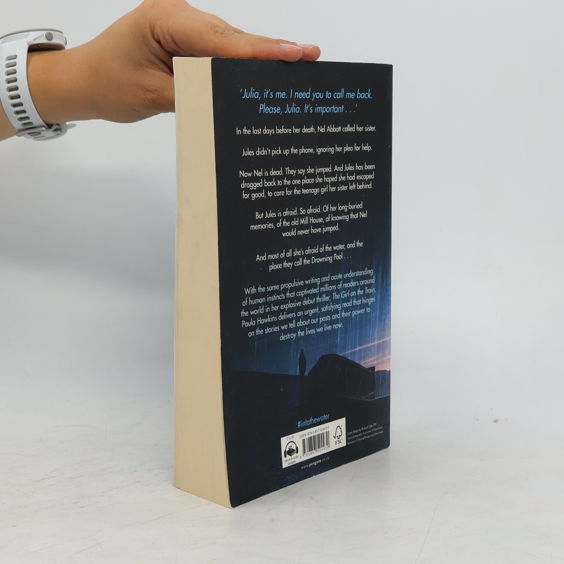 Paula Hawkins Into the Water