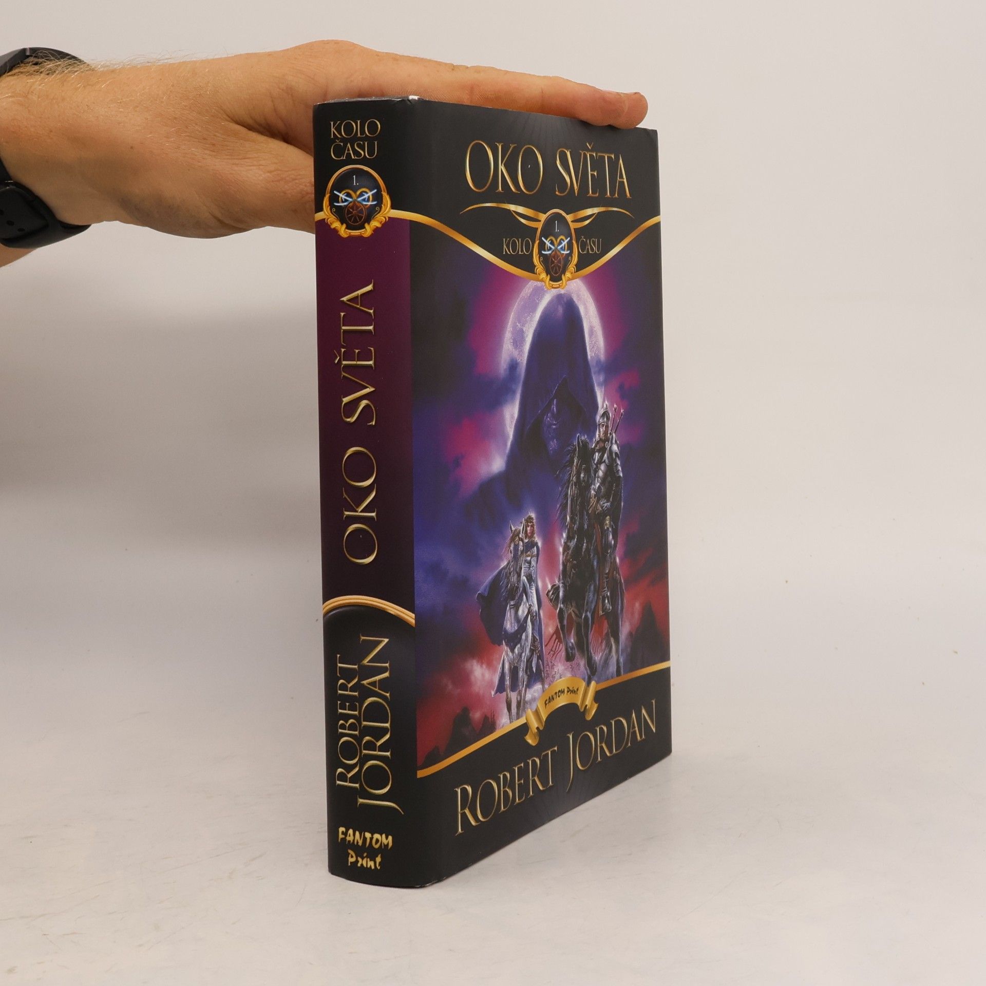 Robert Jordan Kolo času 1. Oko světa