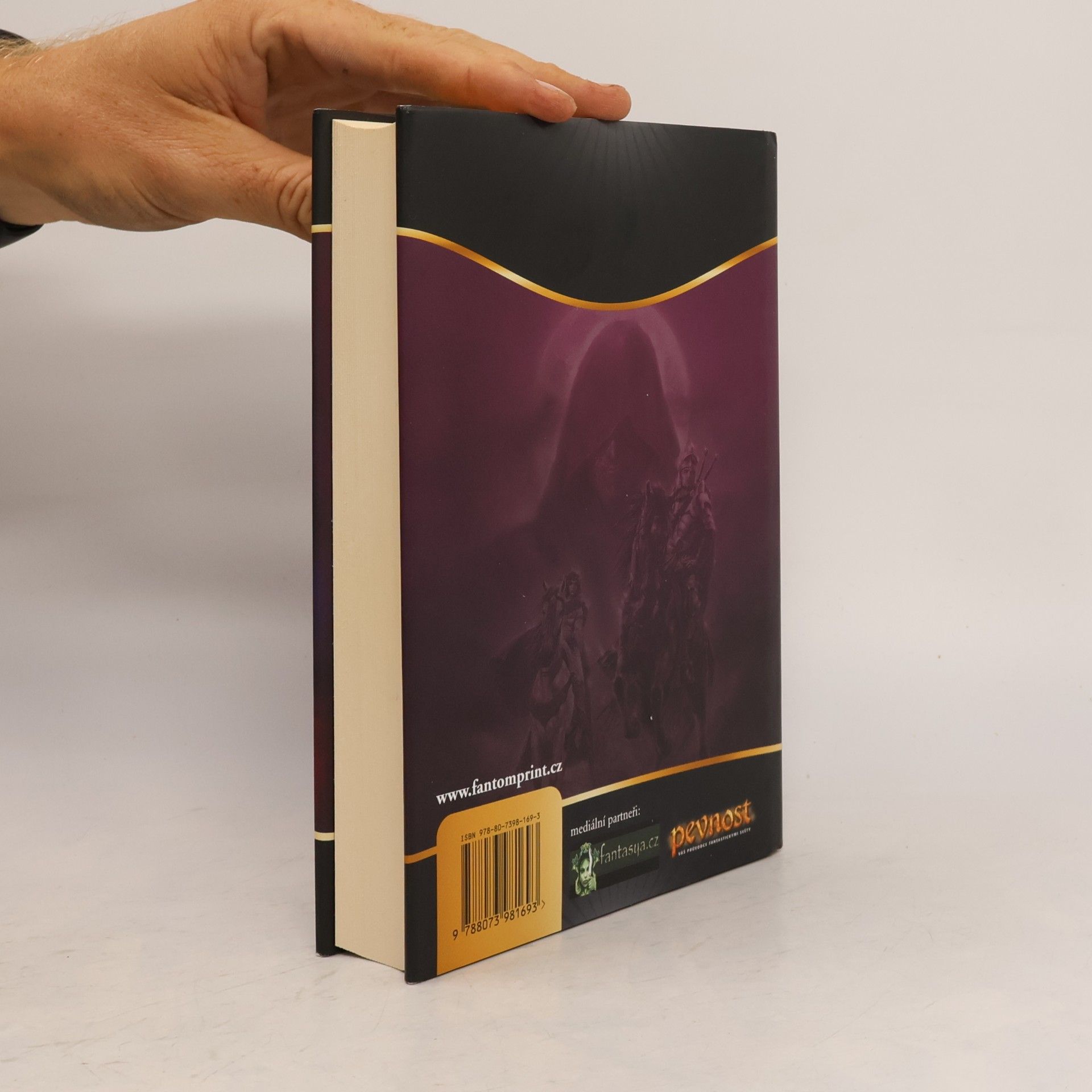 Robert Jordan Kolo času 1. Oko světa