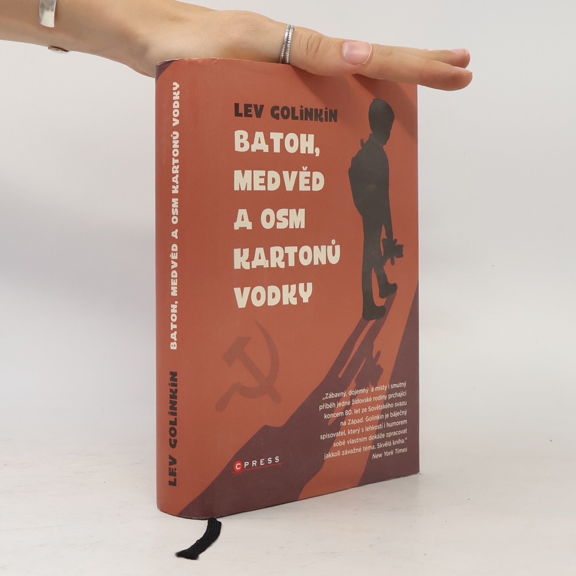Lev Golinkin Batoh, medvěd a osm kartonů vodky