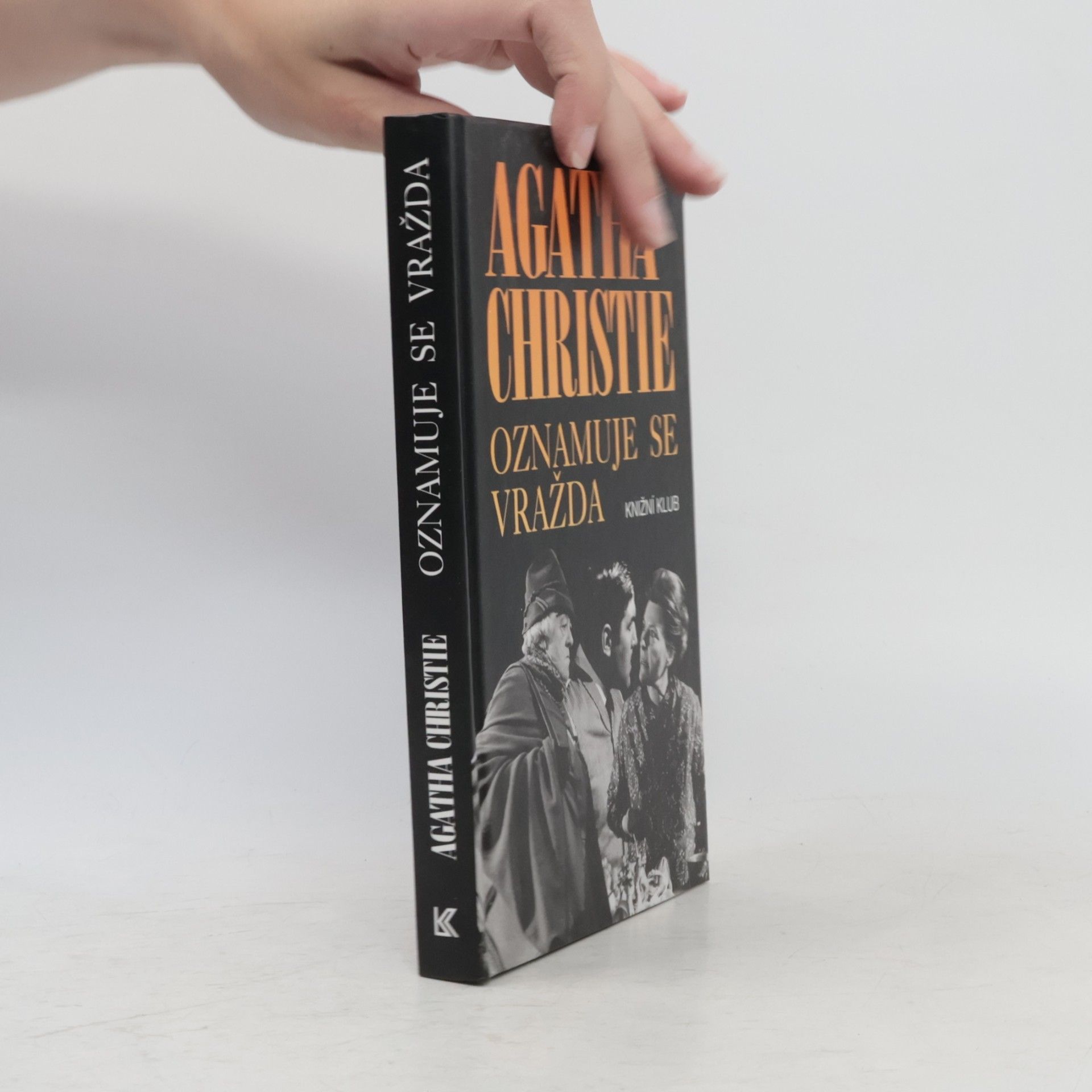 Agatha Christie Oznamuje se vražda