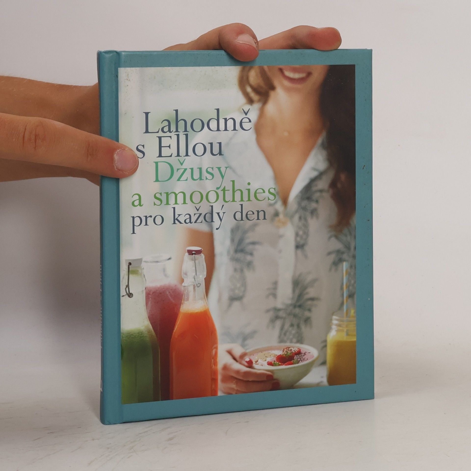 Ella Woodward Lahodně s Ellou. Džusy a smoothies pro každý den