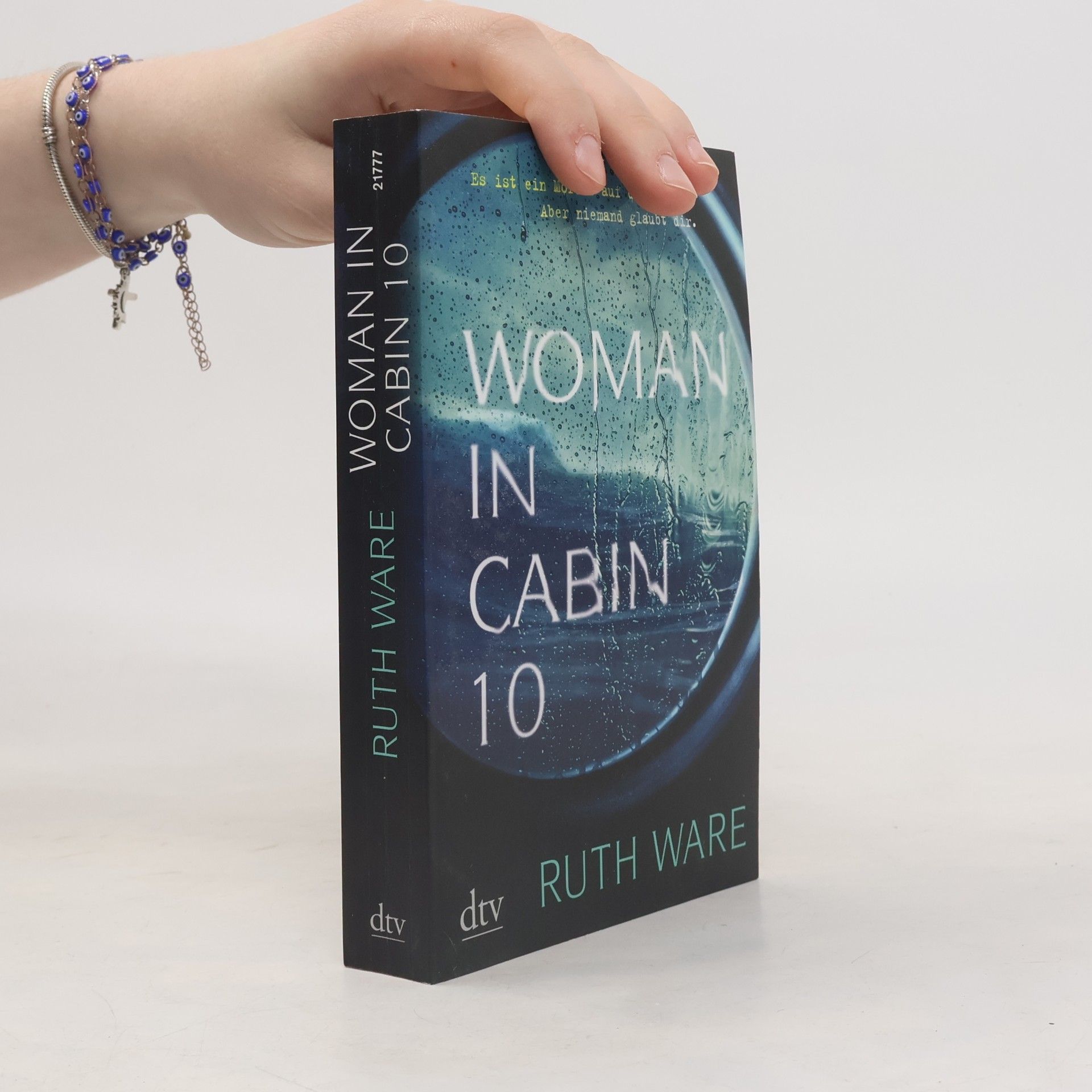Ruth Ware Woman in Cabin 10
