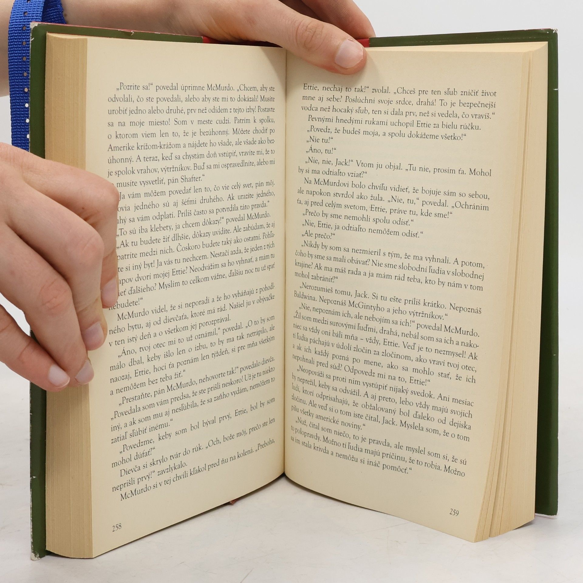 Arthur Conan Doyle Pes Baskervillský / Údolie hrozy / Štúdia v červenom