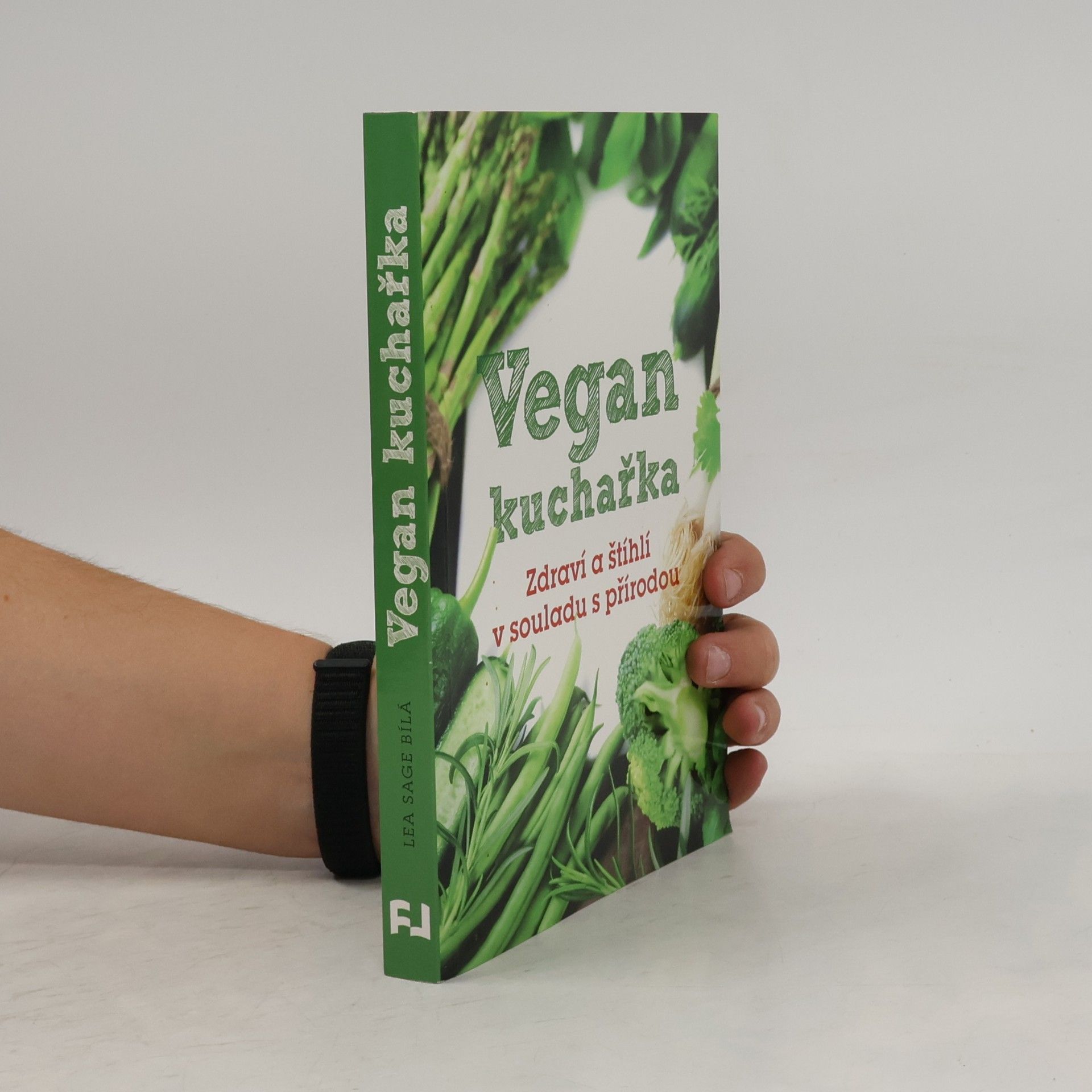 Lea Sage Bílá Vegan kuchařka: Zdraví a štíhlí v souladu s přírodou