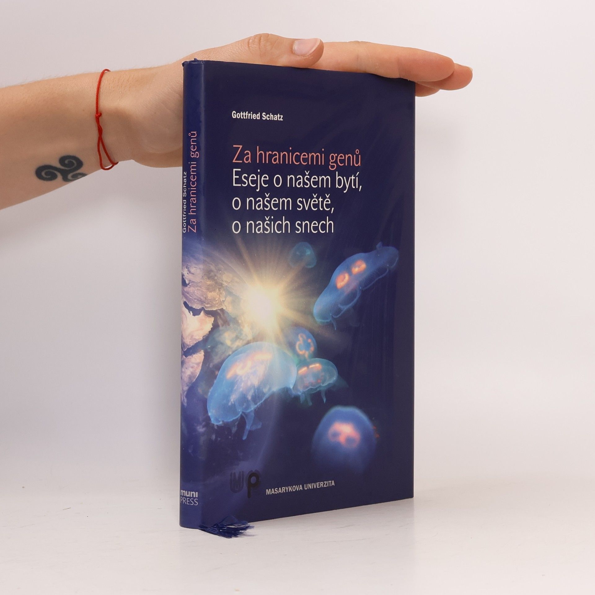 Gottfried Schatz Za hranicemi genů. Eseje o našem bytí, o našem světě, o našich snech