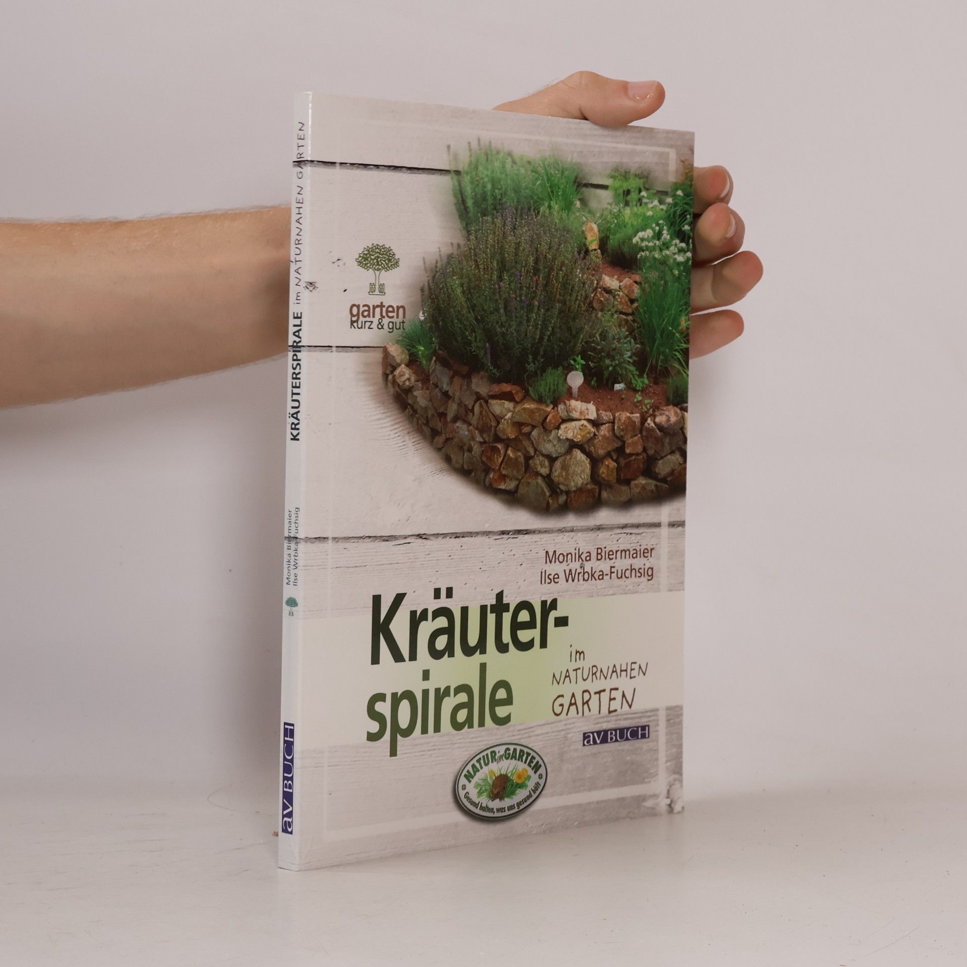 Monika Biermaier Kräuterspirale im naturnahen Garten