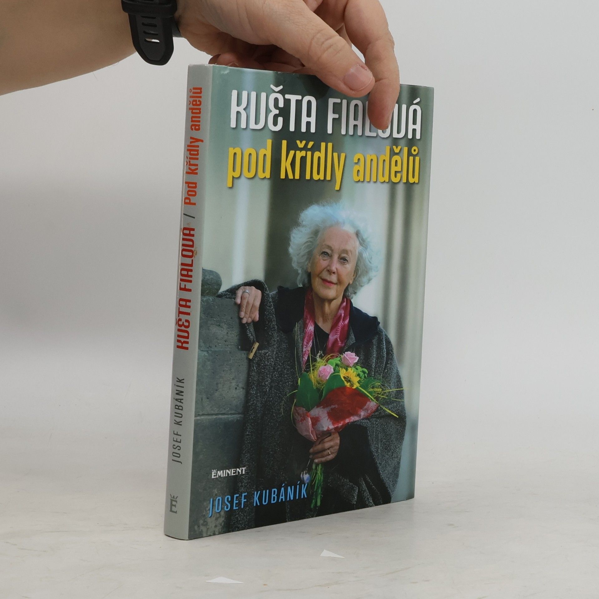 Josef Kubáník Květa Fialová: Pod křídly andělů