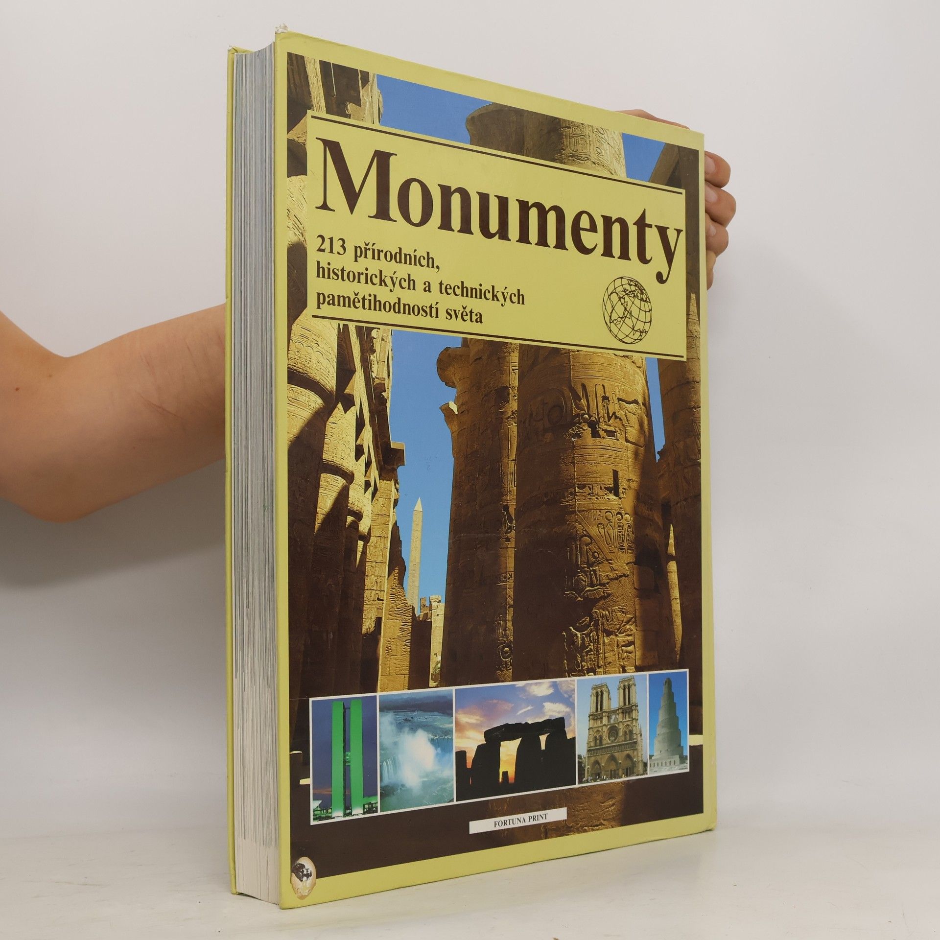 Autorenkollektiv Monumenty