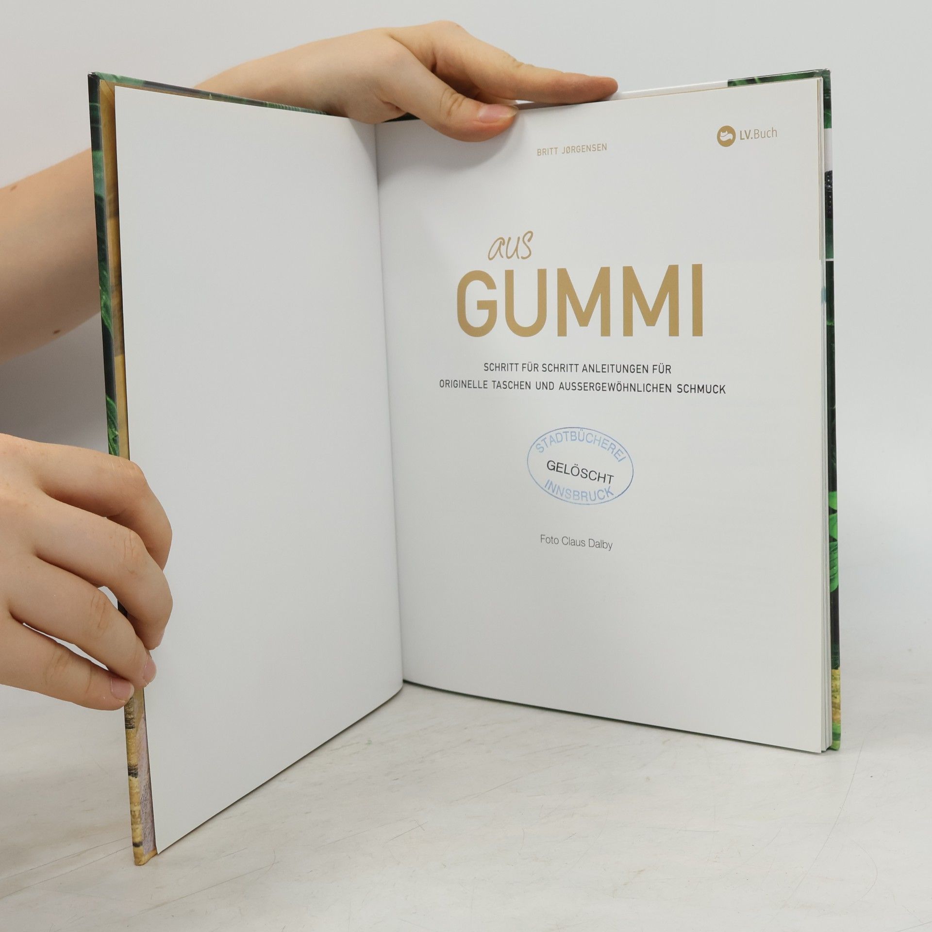 Britt Jørgensen Aus Gummi