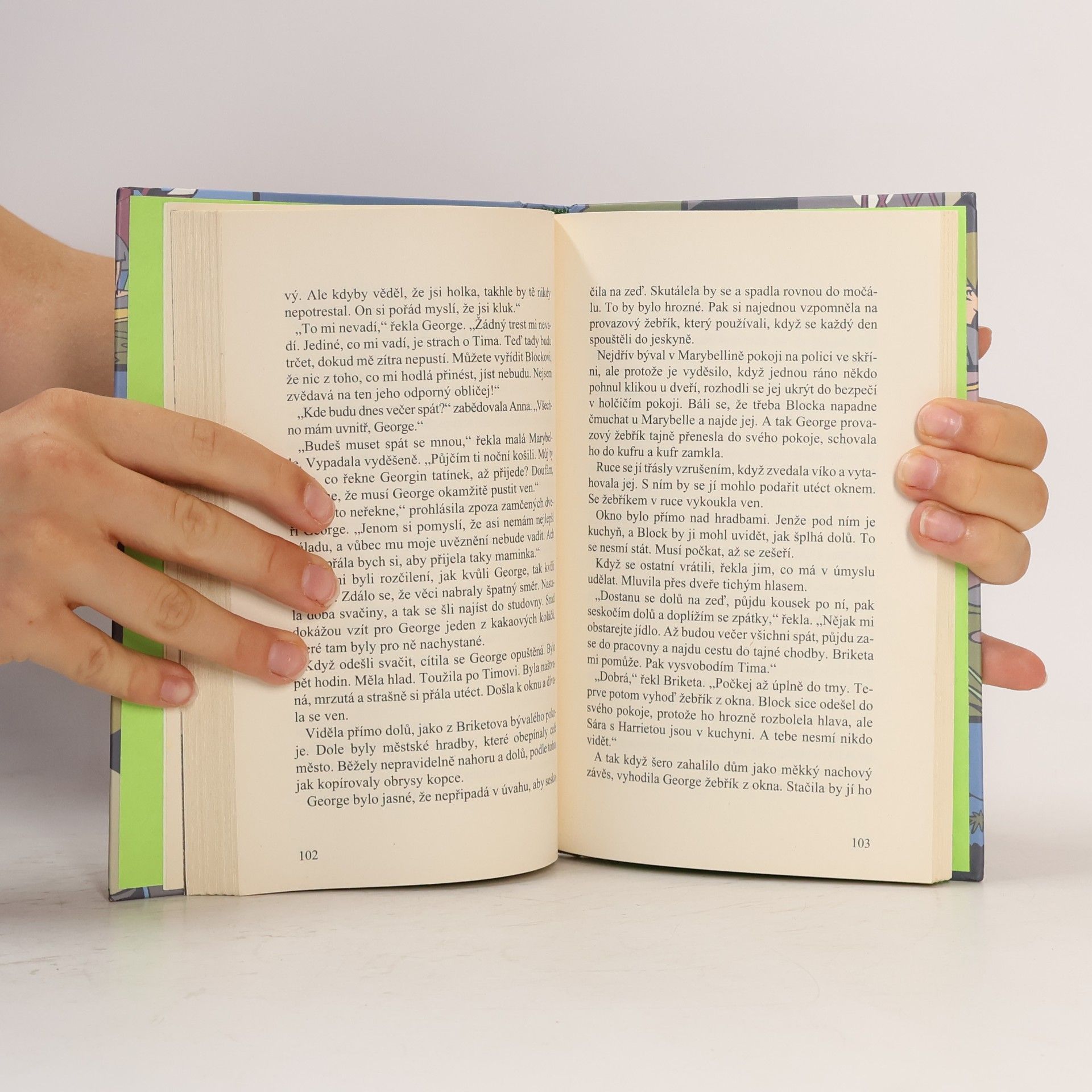 Enid Blyton Správná pětka. Na Pašeráckém vršku