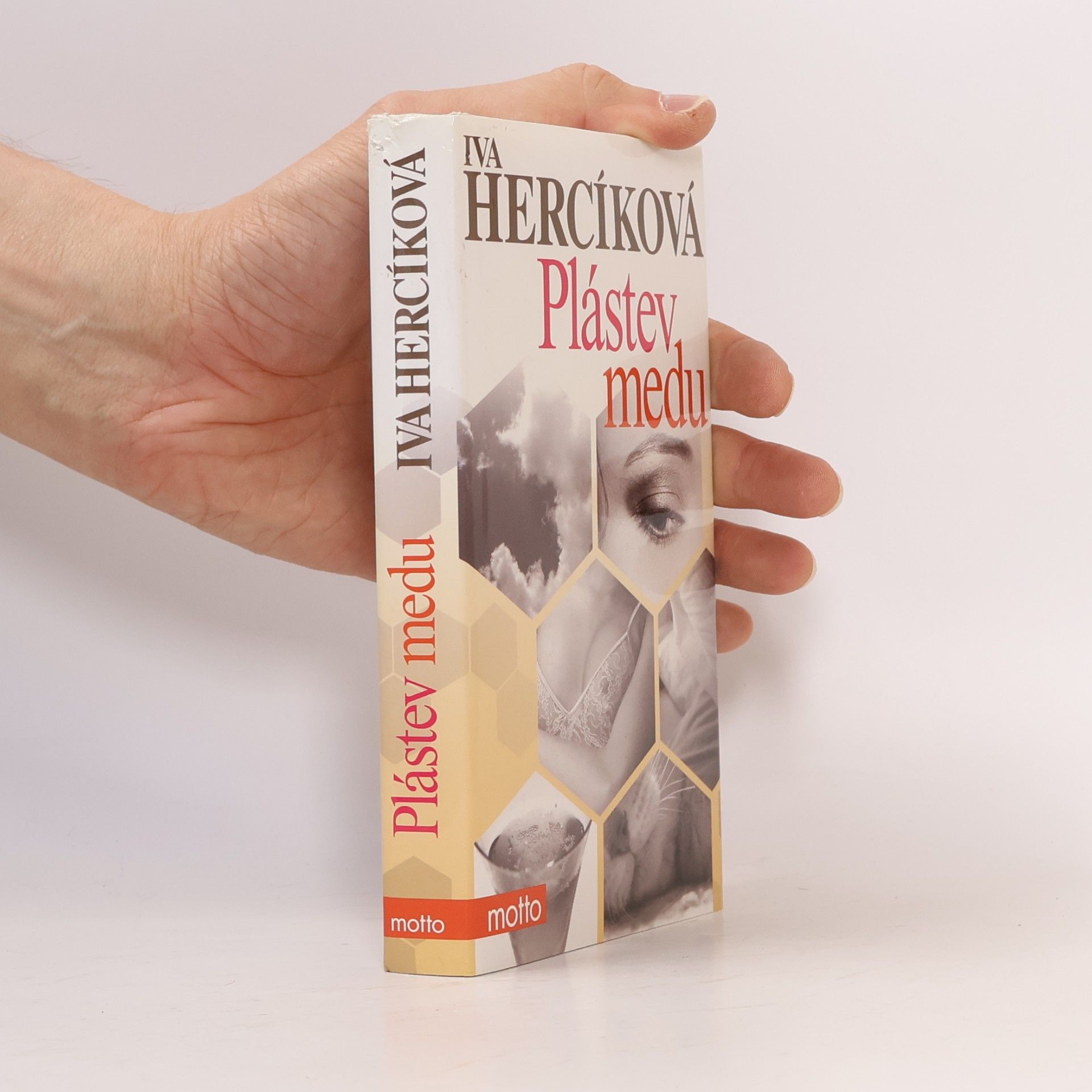 Iva Hercíková Plástev medu
