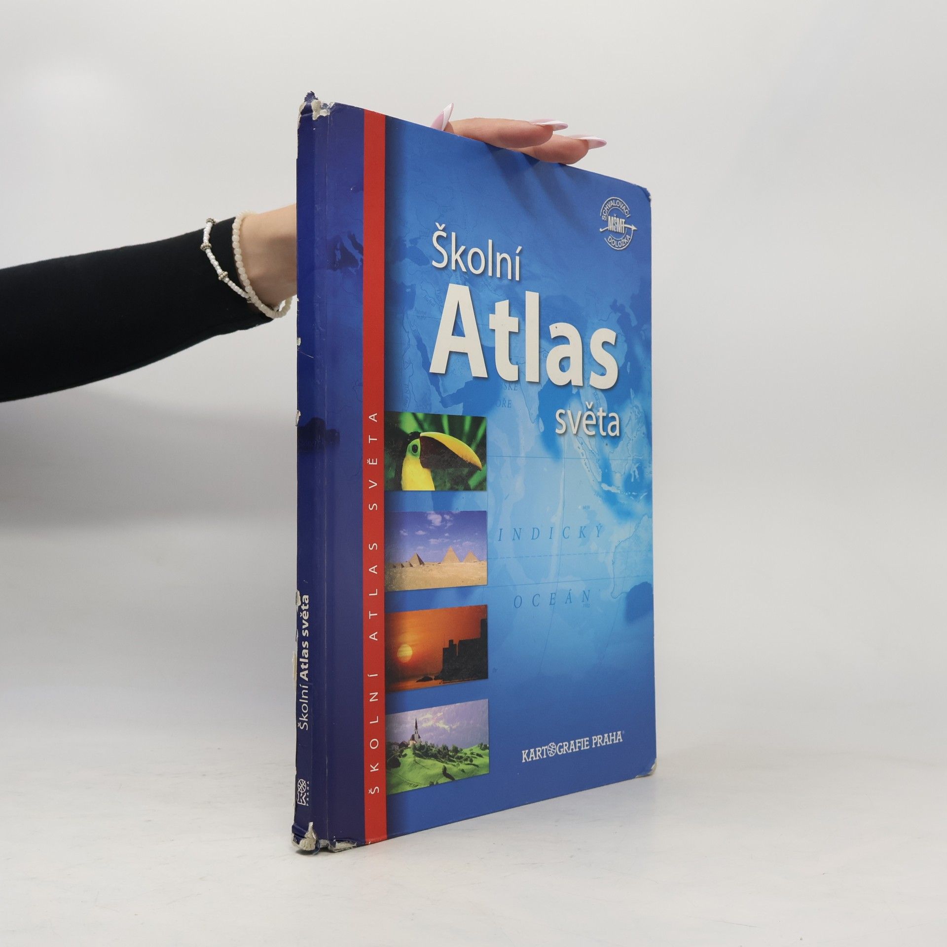 AA.VV. Školní atlas světa