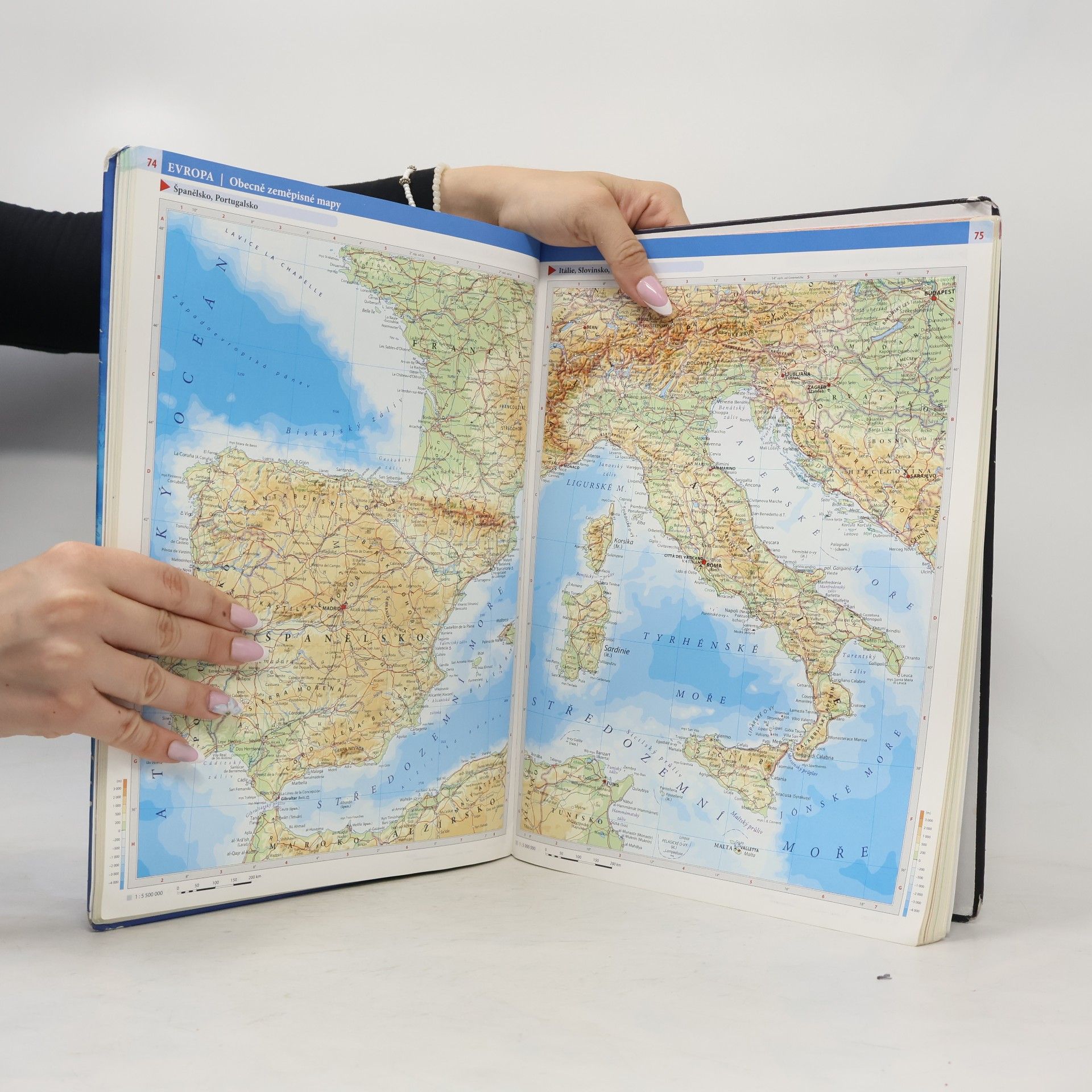 AA.VV. Školní atlas světa