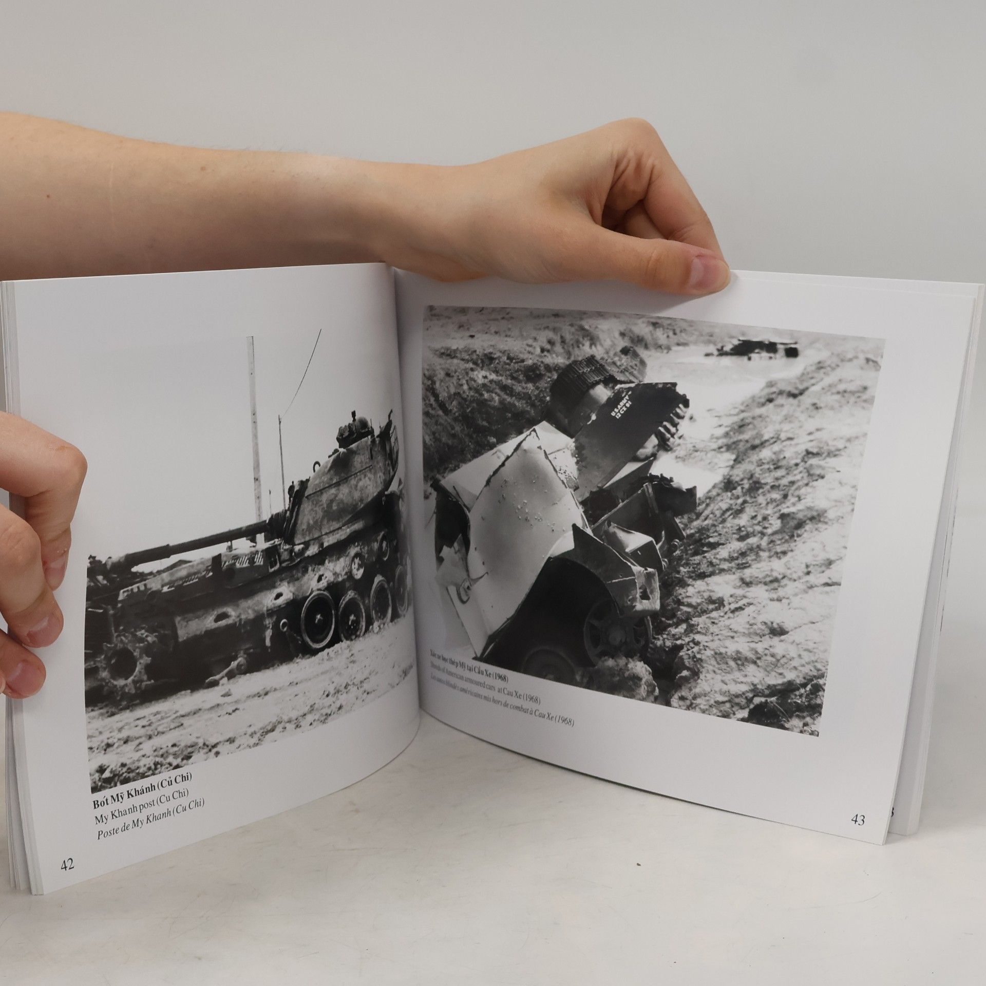 AA.VV. The Documentary Album of Cu Chi. L'Album Documentaire de Cu Chi1960-1975. Album No. 2