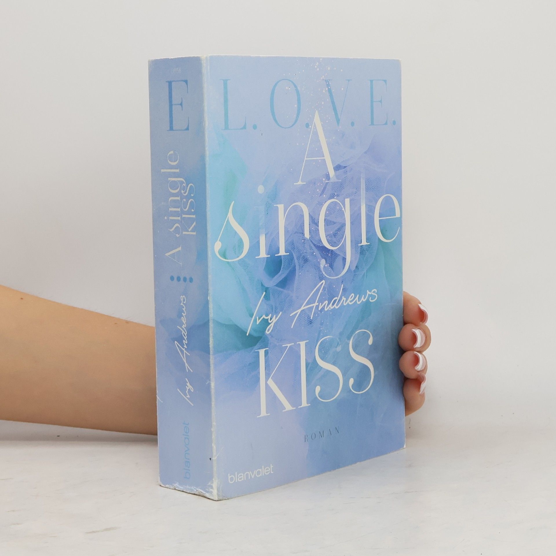 Ivy Andrews L.O.V.E. 4: A single kiss