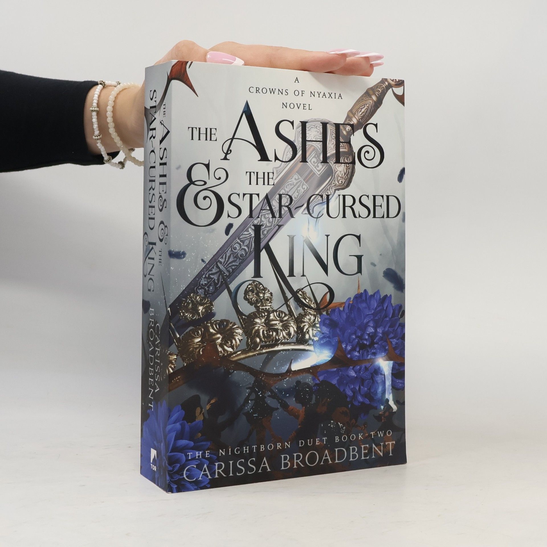 Carissa Broadbent Crowns of Nyaxia 2. The Ashes and the Star-Cursed King