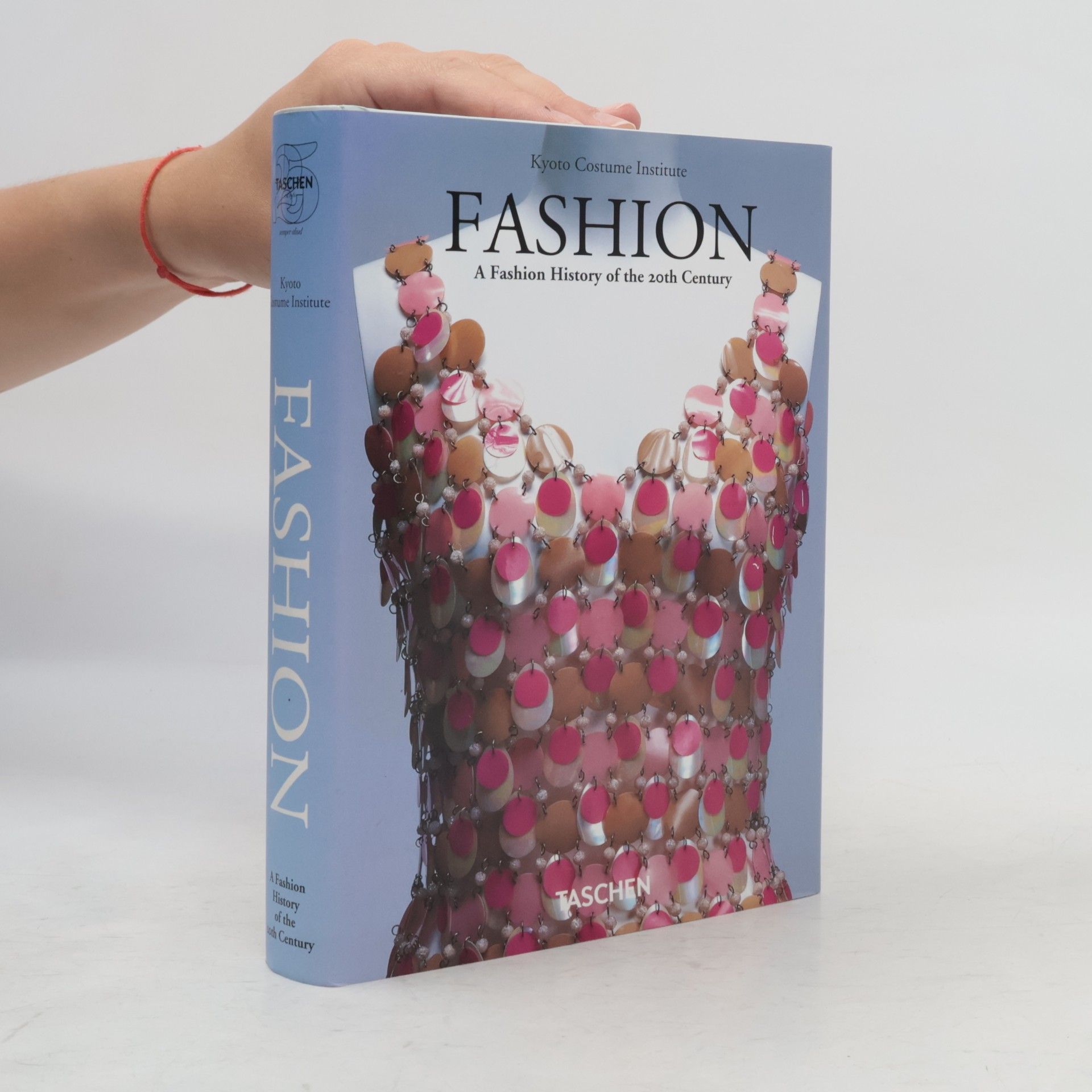 Junko Nishiyama Fashion : a fashion history of the 20th century