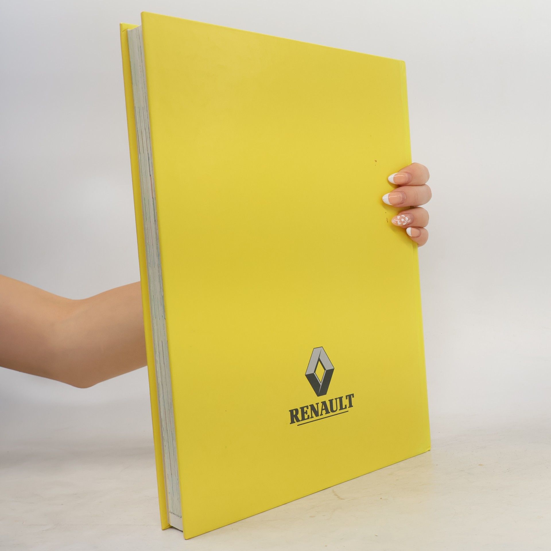 Kolektiv autorů Renault. Sto let nápadů a inovací
