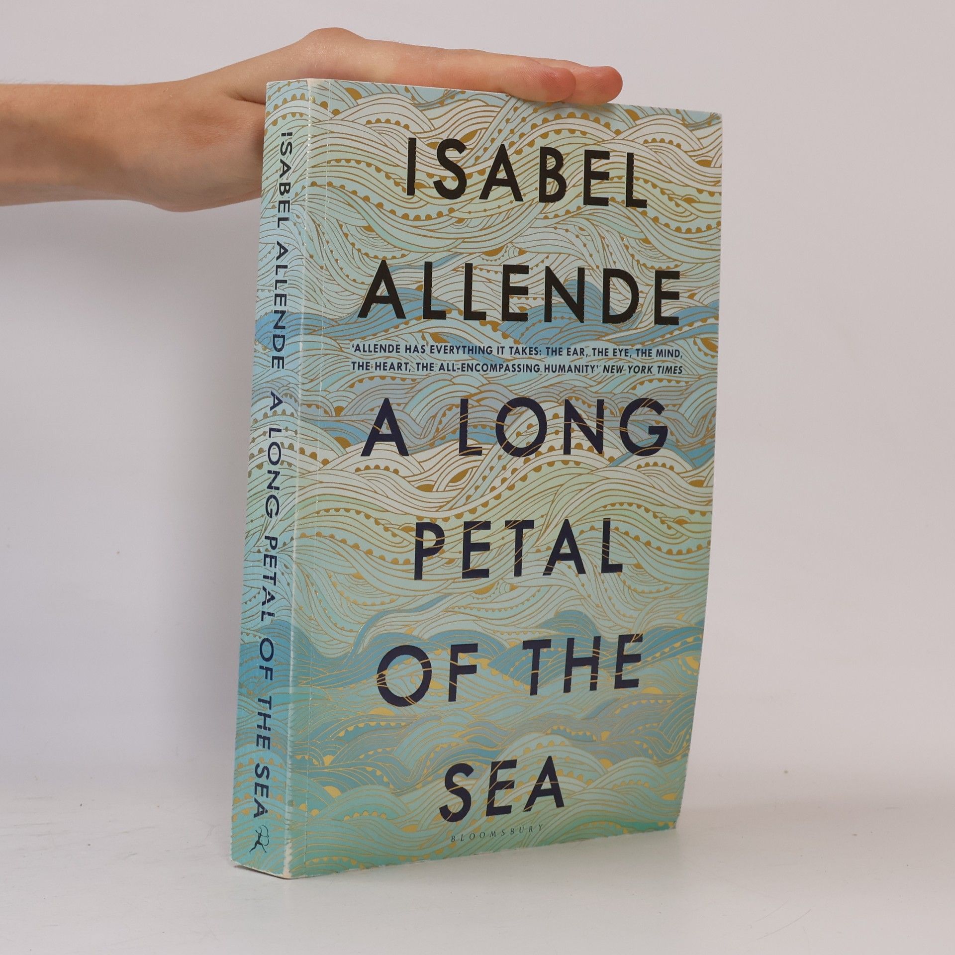 Isabel Allende A Long Petal of the Sea