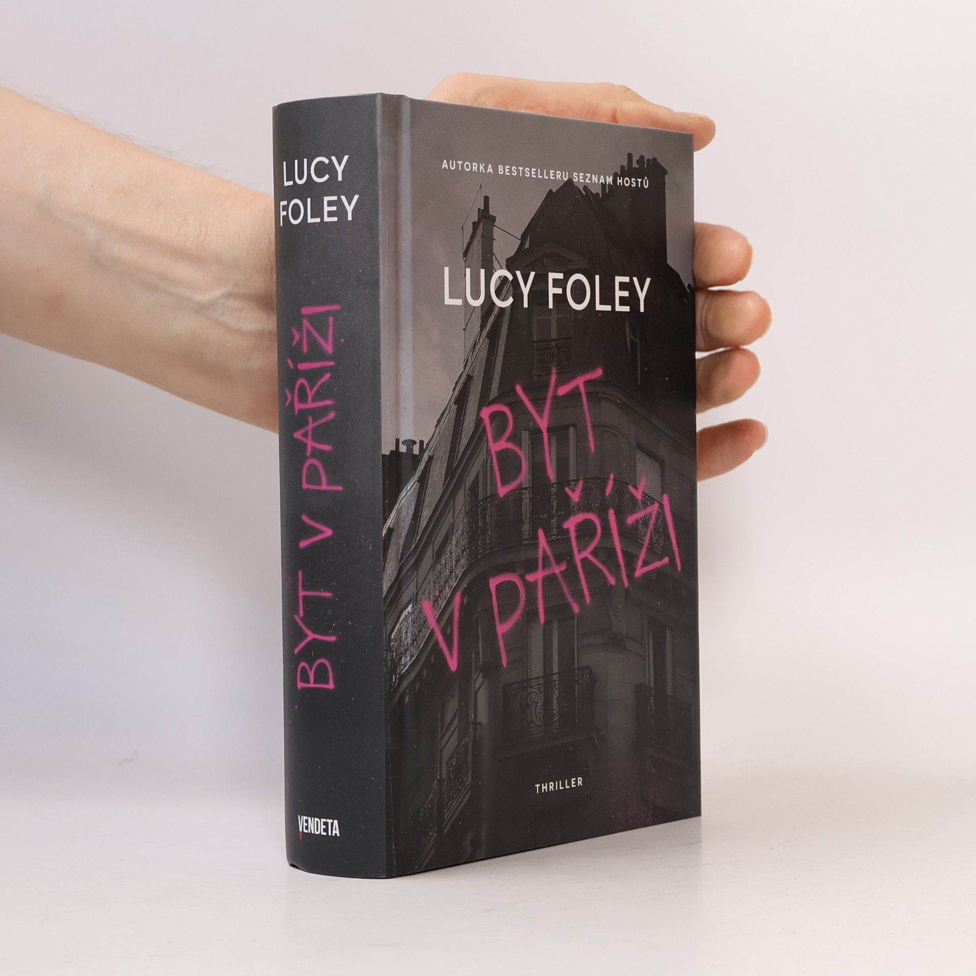 Lucy Foley Byt v Paříži