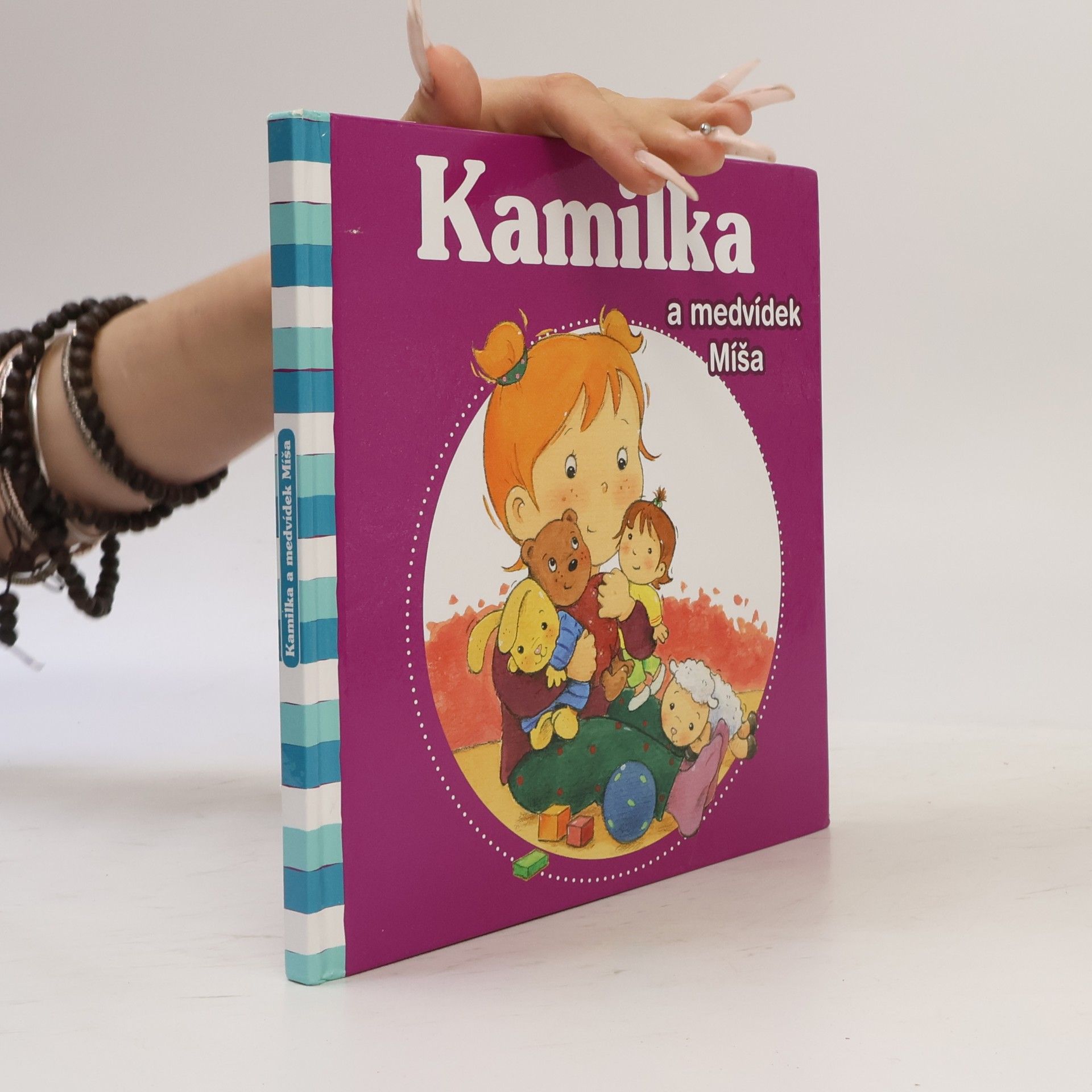 Nancy Delvaux Kamilka a medvídek Míša
