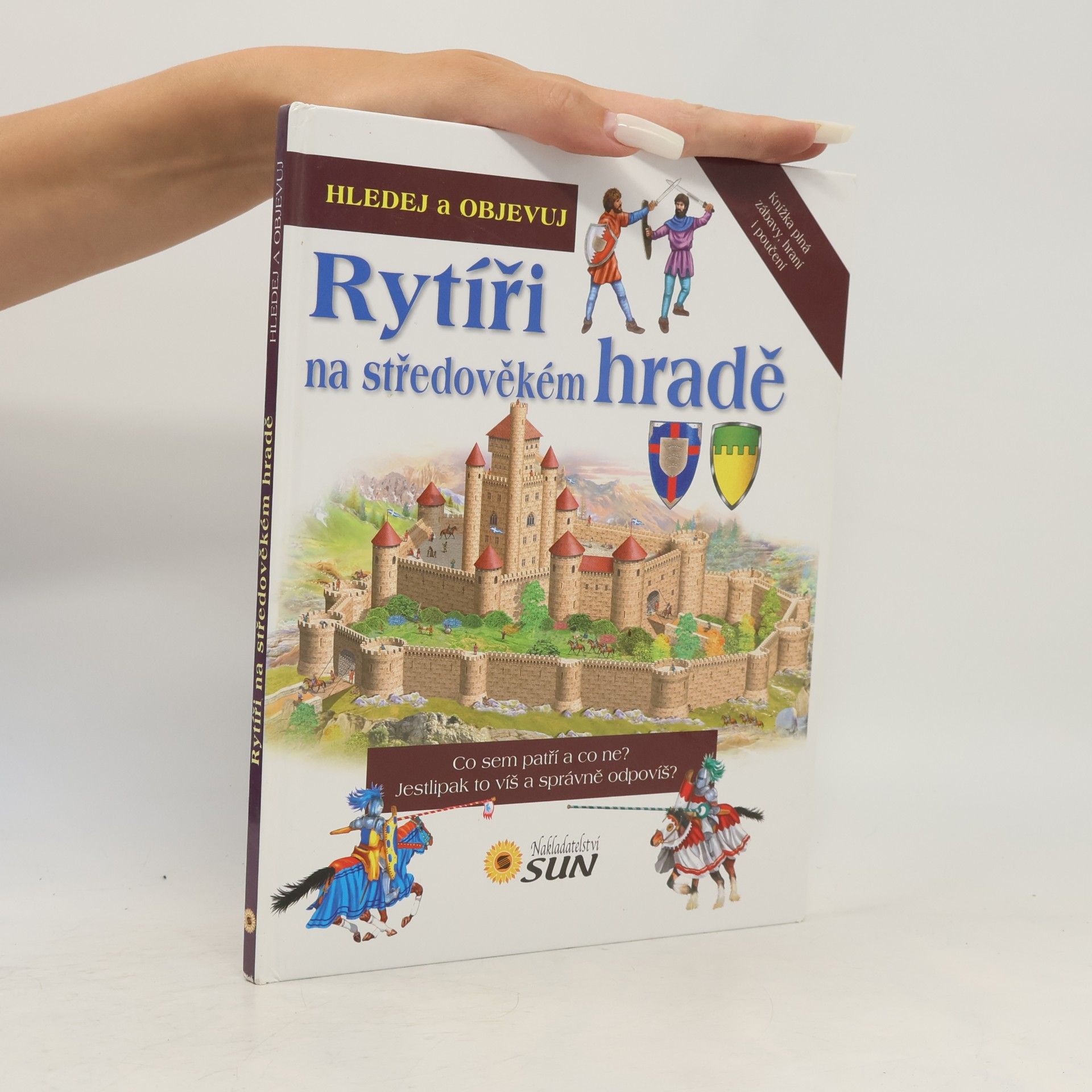 Francisca Valiente Rytíři na středověkém hradě